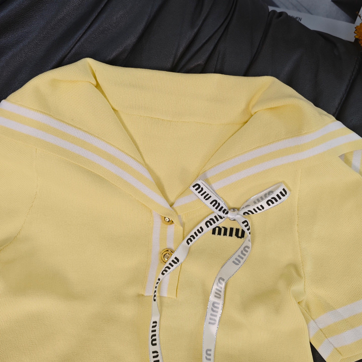 Stylish Single-Handed Female Suit: White, Blue, Yellow Colors, Sailor Collar, Metal Buttons - 图片 5