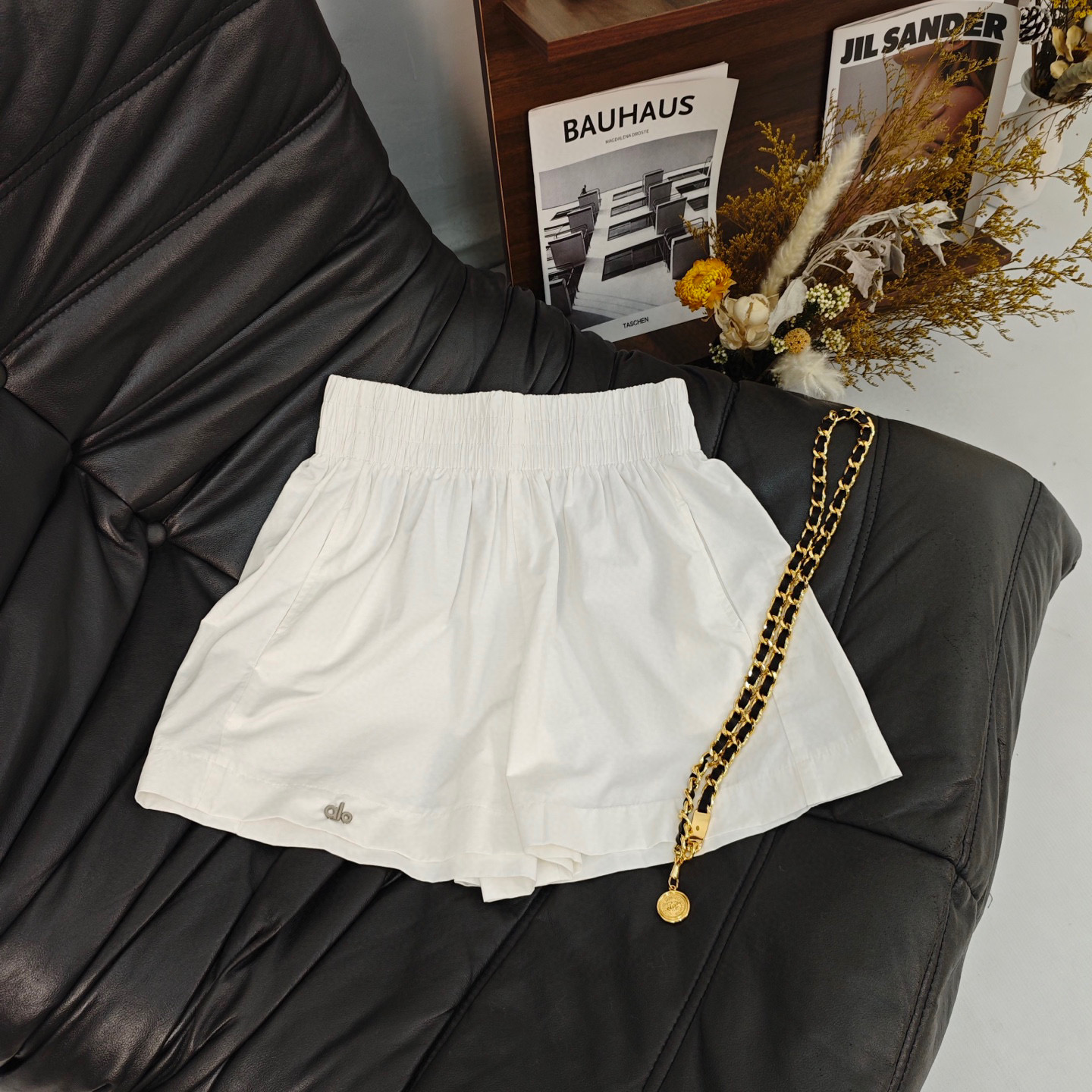 “Comfortable and Versatile Single-Size Female Suit with Light-Thirsty Fabric” - 图片 2