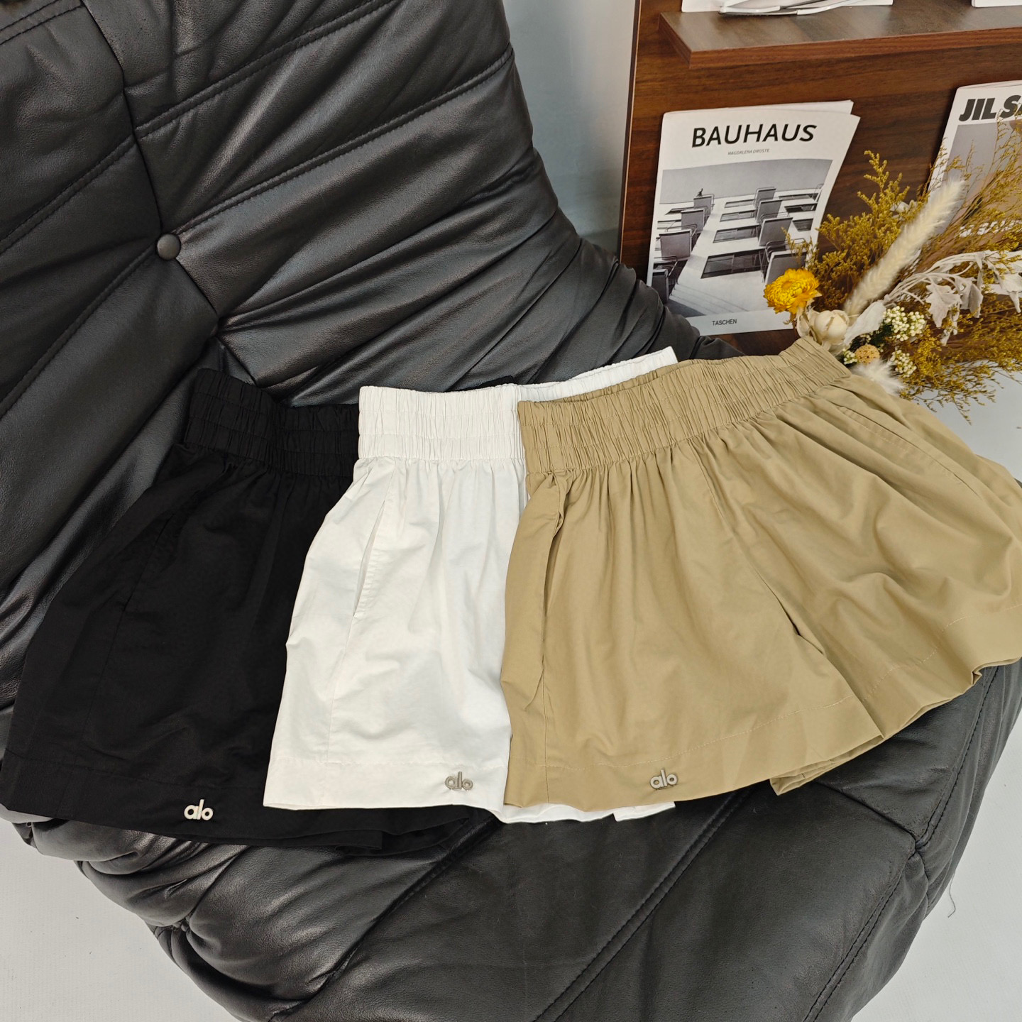 “Comfortable and Versatile Single-Size Female Suit with Light-Thirsty Fabric” - 图片 1