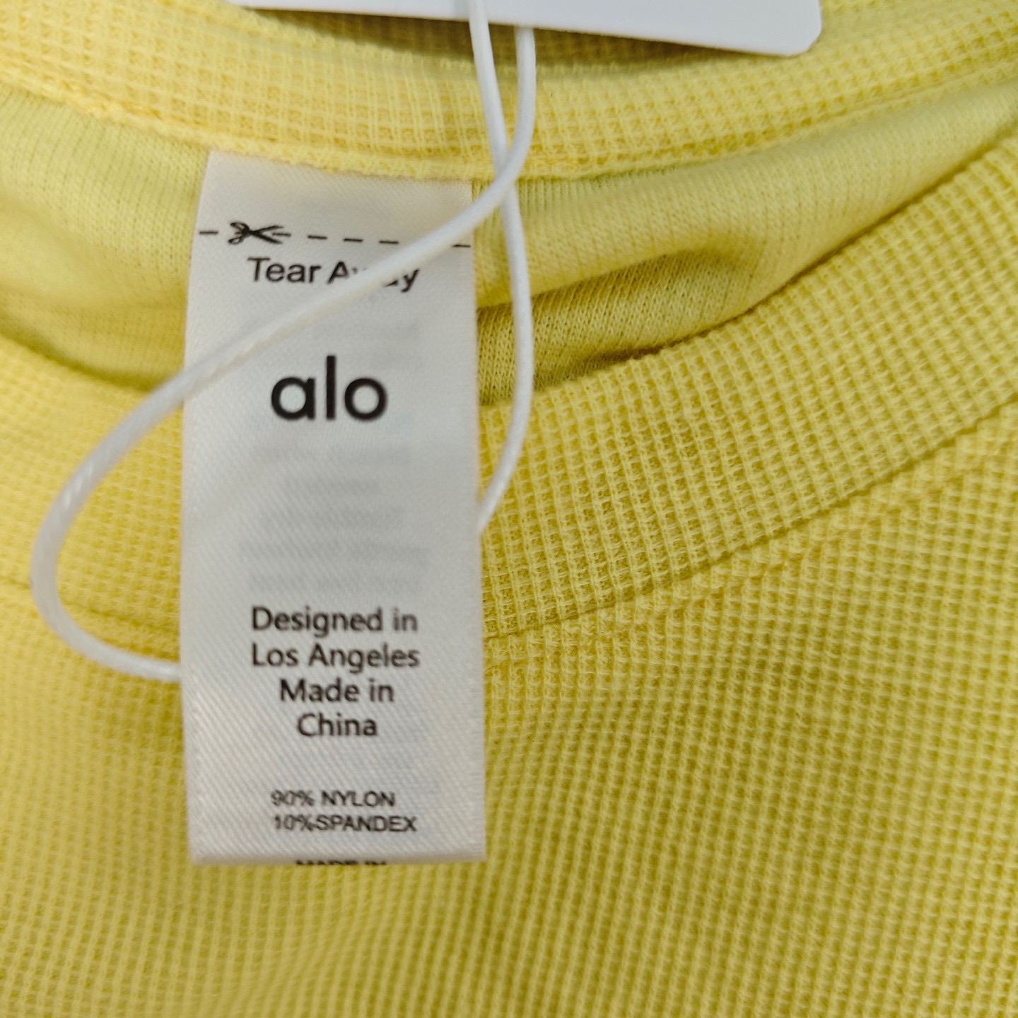 Vibrant Yellow Summer Suit for Active Females: Comfortable and Stylish Set. - 图片 7