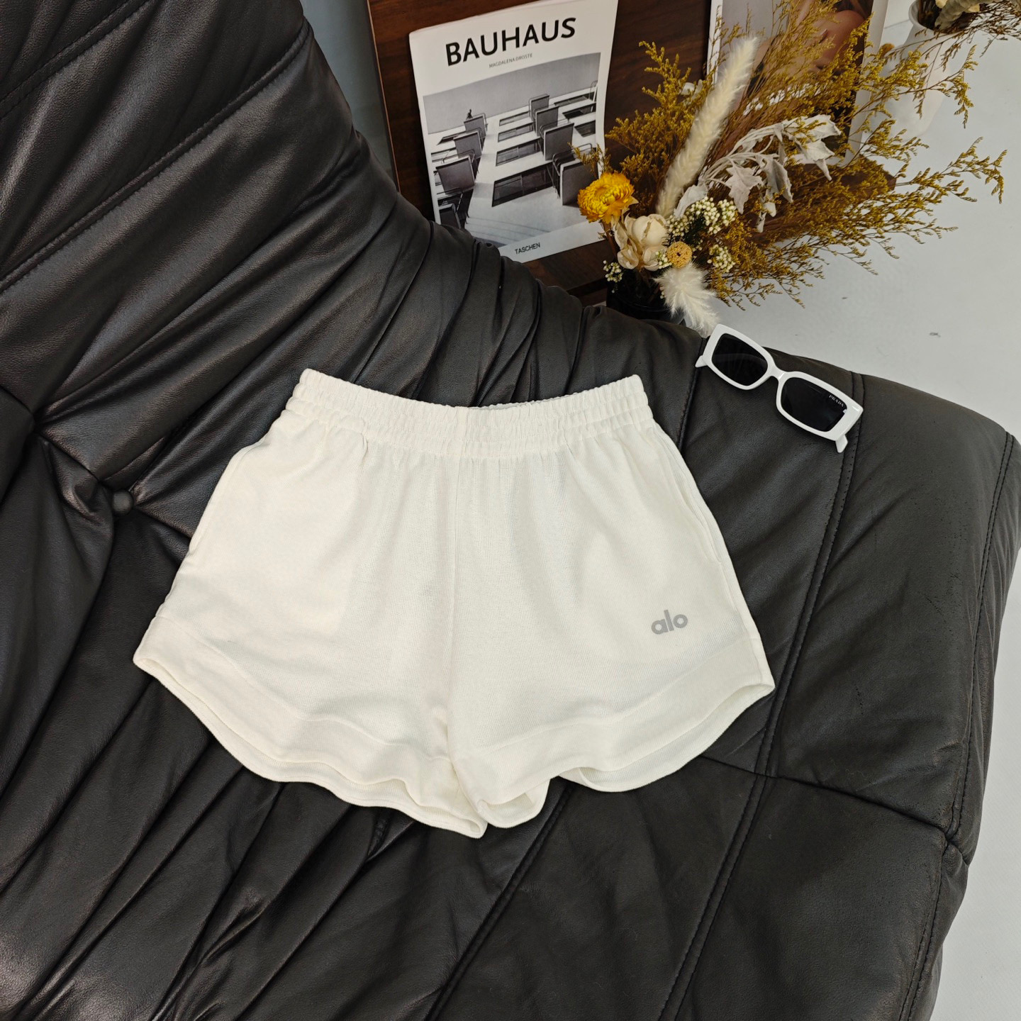 Trendy White Sports Suit with Short Sleeves and Low-key Letter Prints - 图片 5