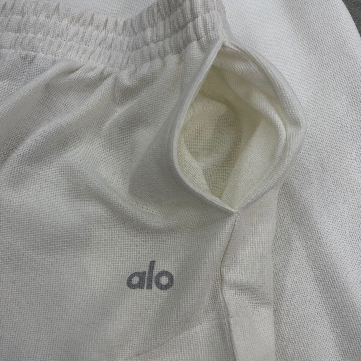Trendy White Sports Suit with Short Sleeves and Low-key Letter Prints - 图片 9