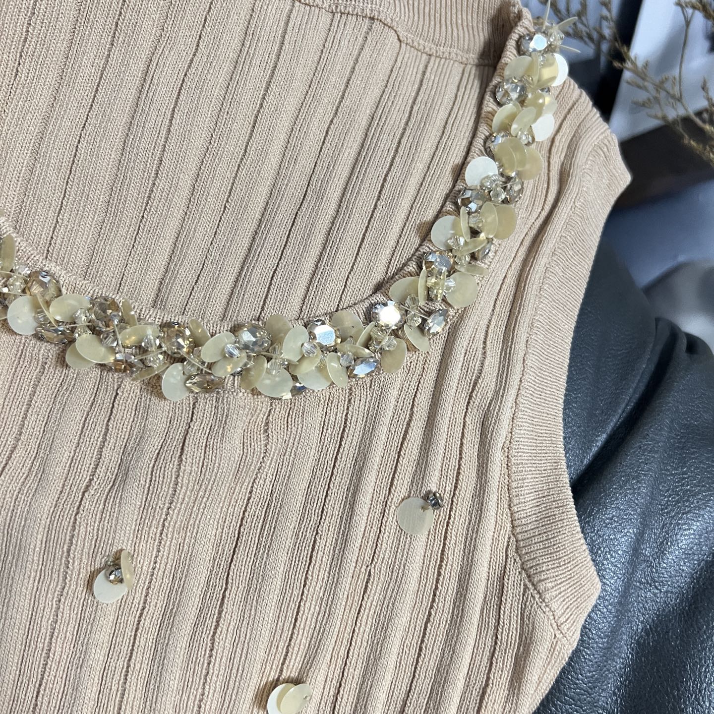 Elegant Wrinkled Design Dress in Classic Colors: 25ss Collection Overview - 图片 6