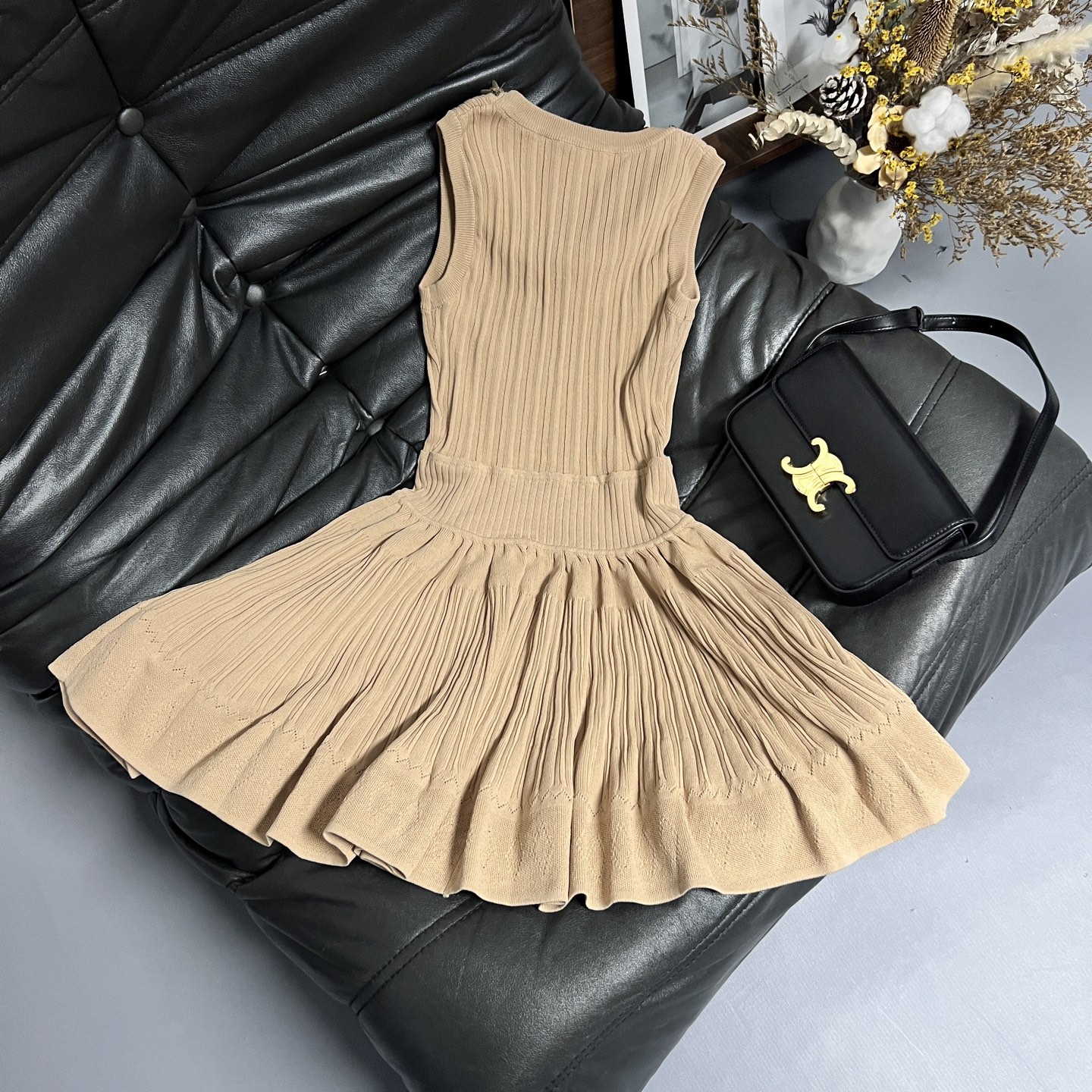 Elegant Wrinkled Design Dress in Classic Colors: 25ss Collection Overview - 图片 3