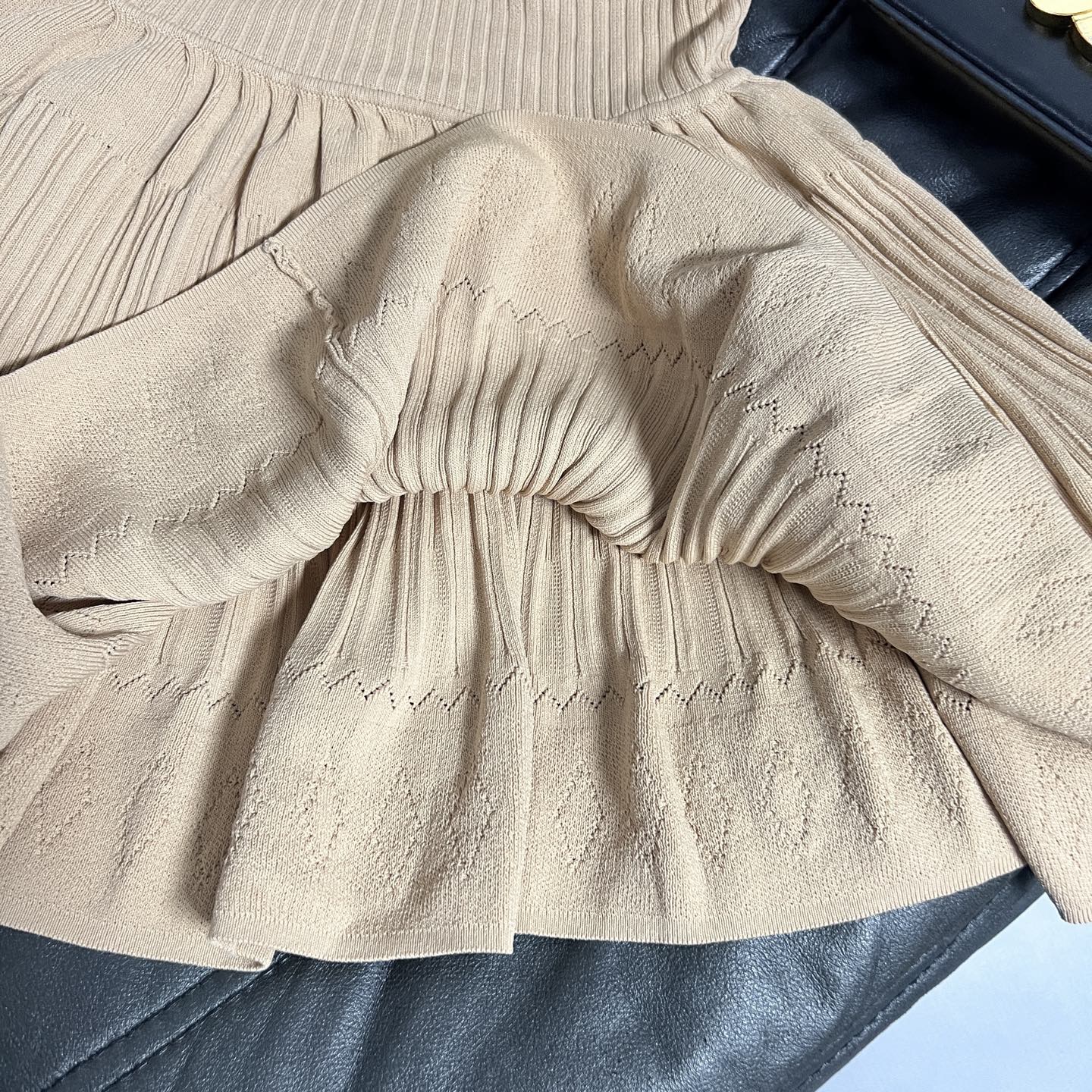 Elegant Wrinkled Design Dress in Classic Colors: 25ss Collection Overview - 图片 8