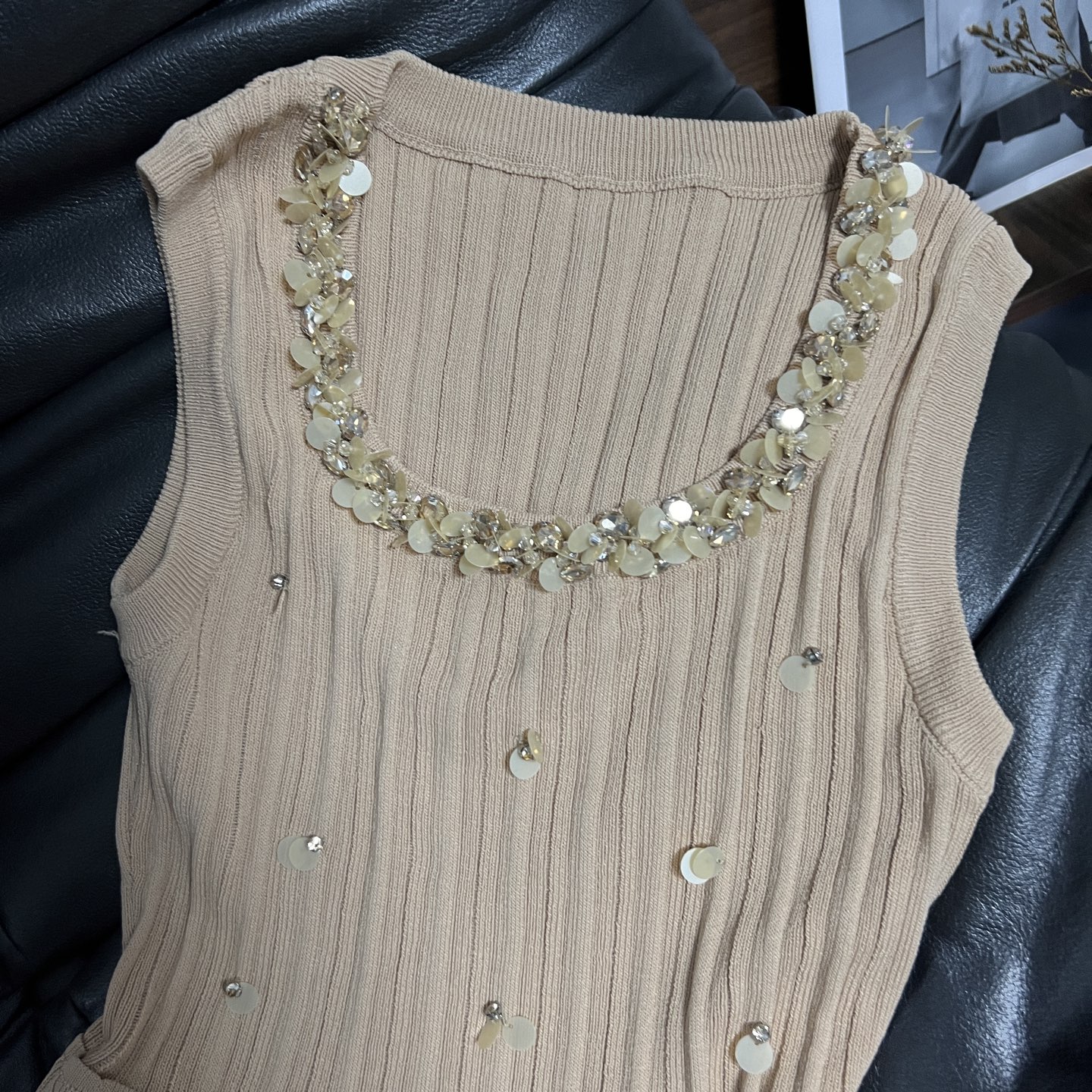 Elegant Wrinkled Design Dress in Classic Colors: 25ss Collection Overview - 图片 4
