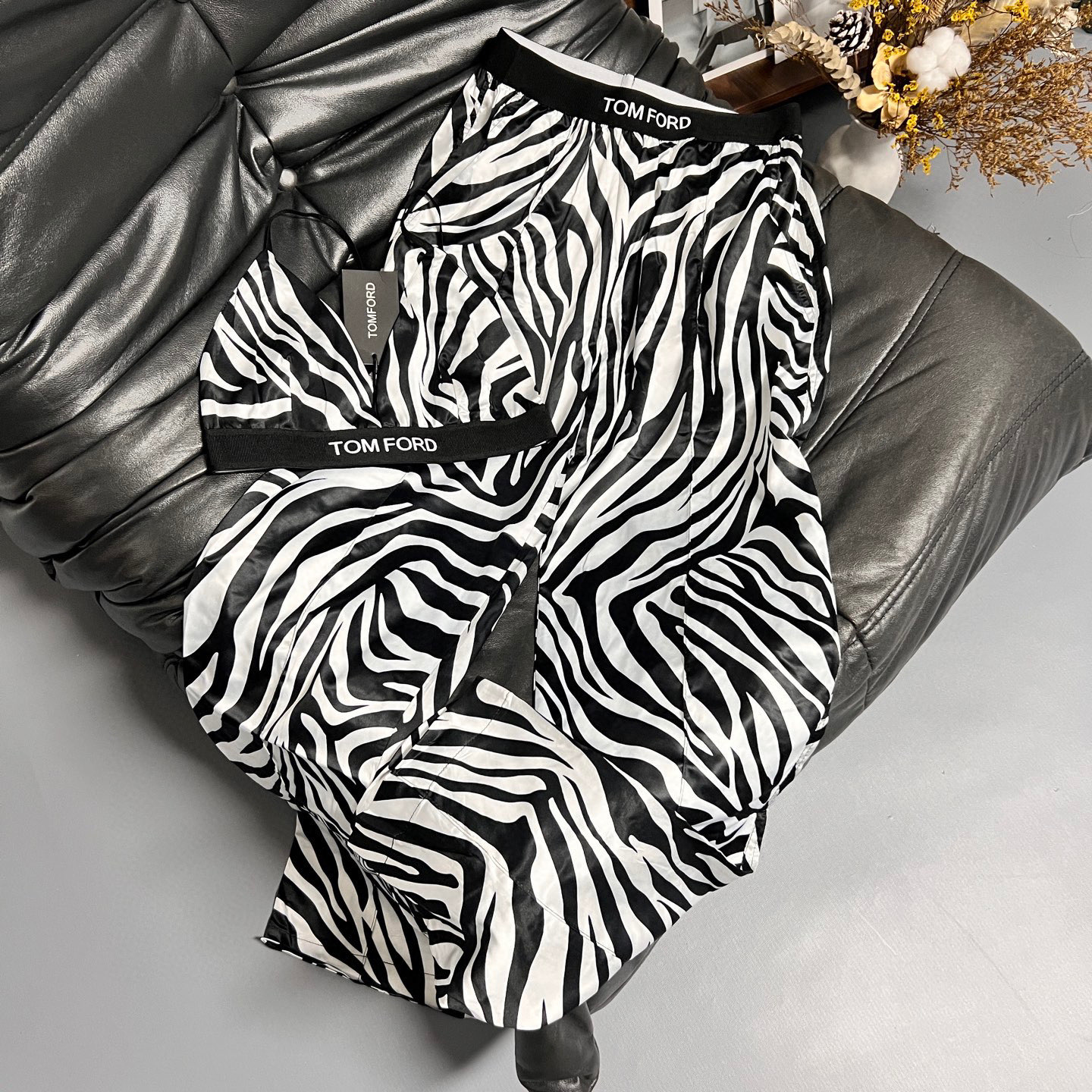TOM FORD25 New Single-Rate Female Suit with Zebra Packaging