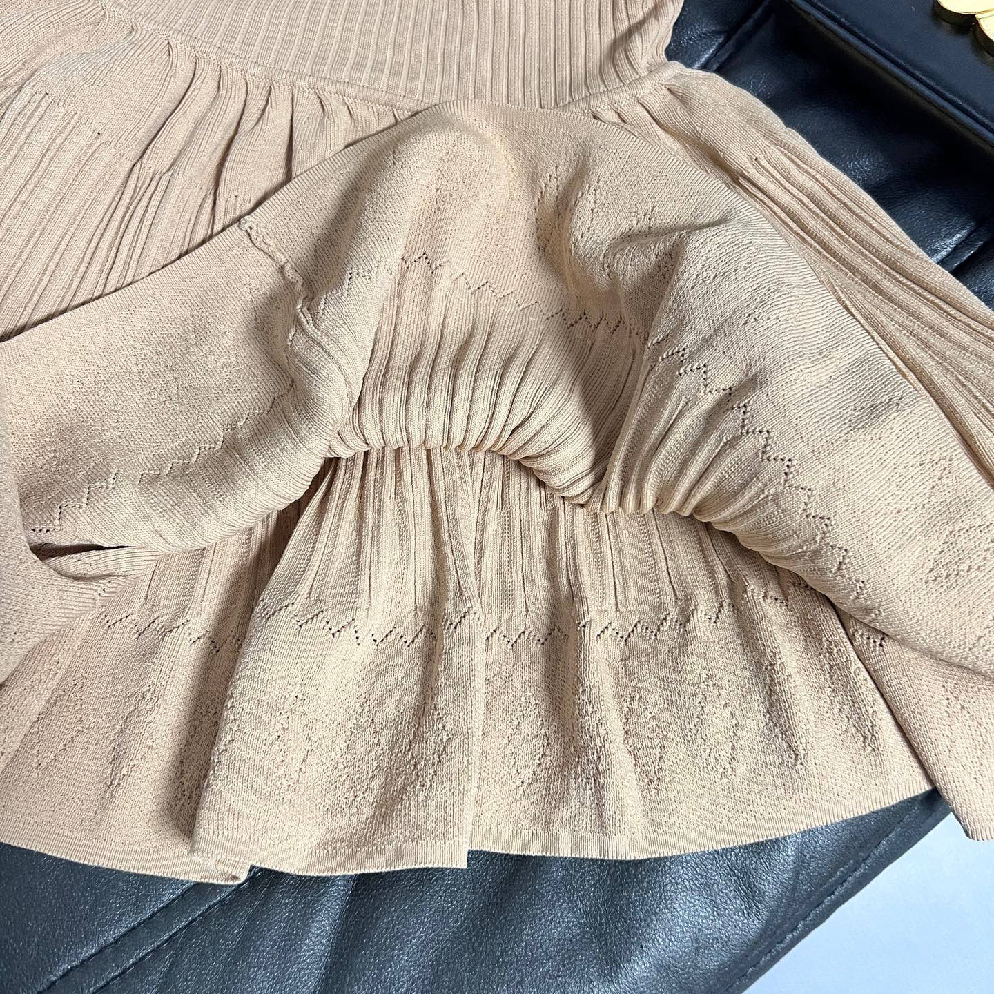 Elegant 25-Piece Dress for Single Women: Classic Colors, Wrinkled Design, Sizes SML - 图片 8