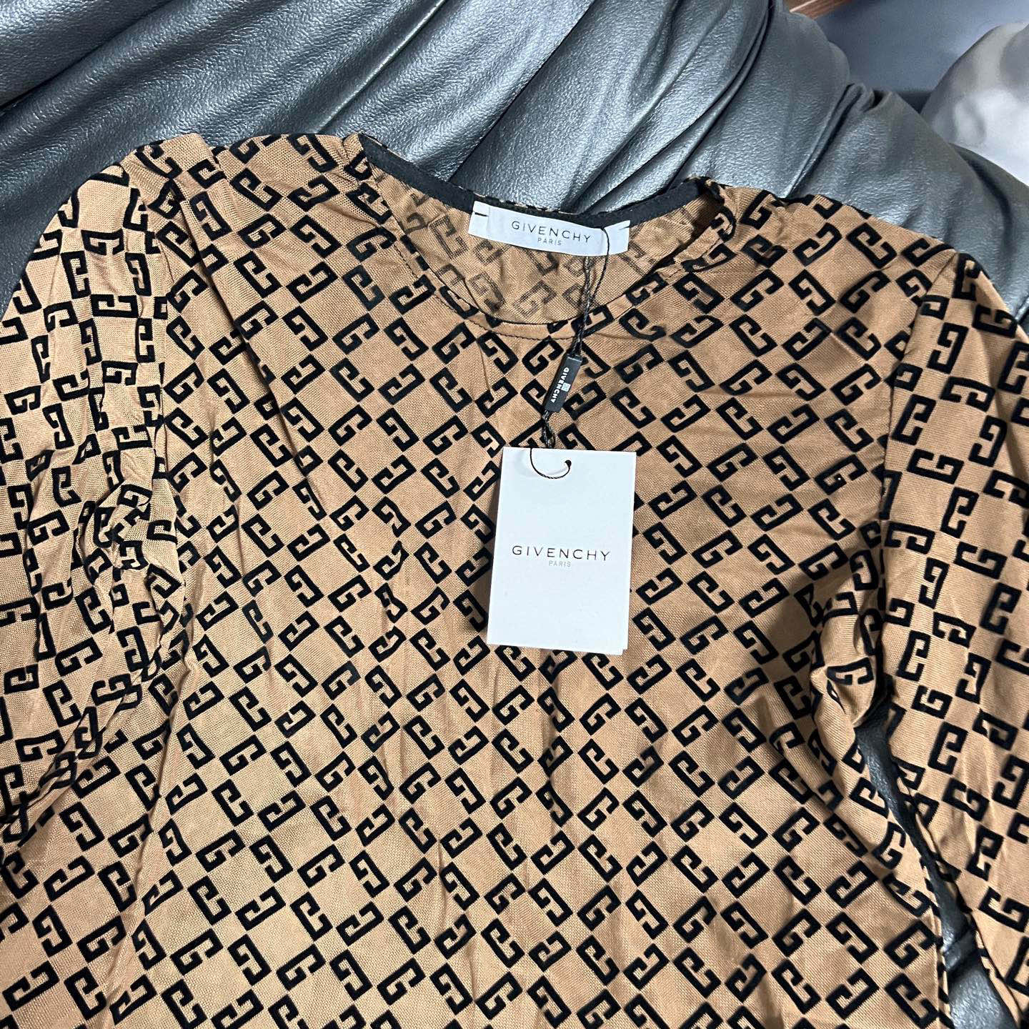 “25th New Nebraska Single-Rate Female Suit in Classic Colors: Black, White, Wine Red, Camel – Velvet Wear” - 图片 4