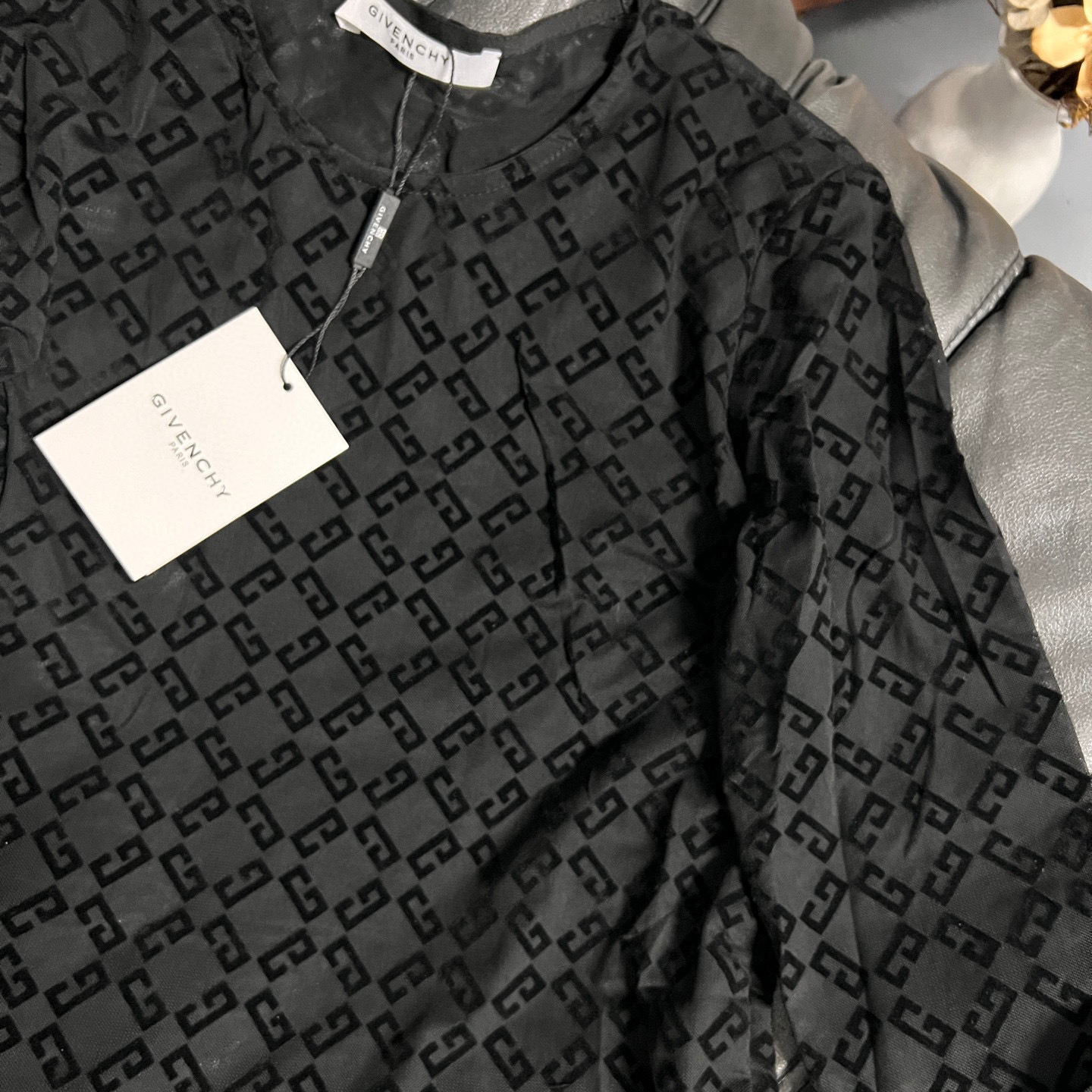 “25th Nebraska Classic Single-Rate Female Suit in Black, White, Wine Red, and Camel Velvet” - 图片 5