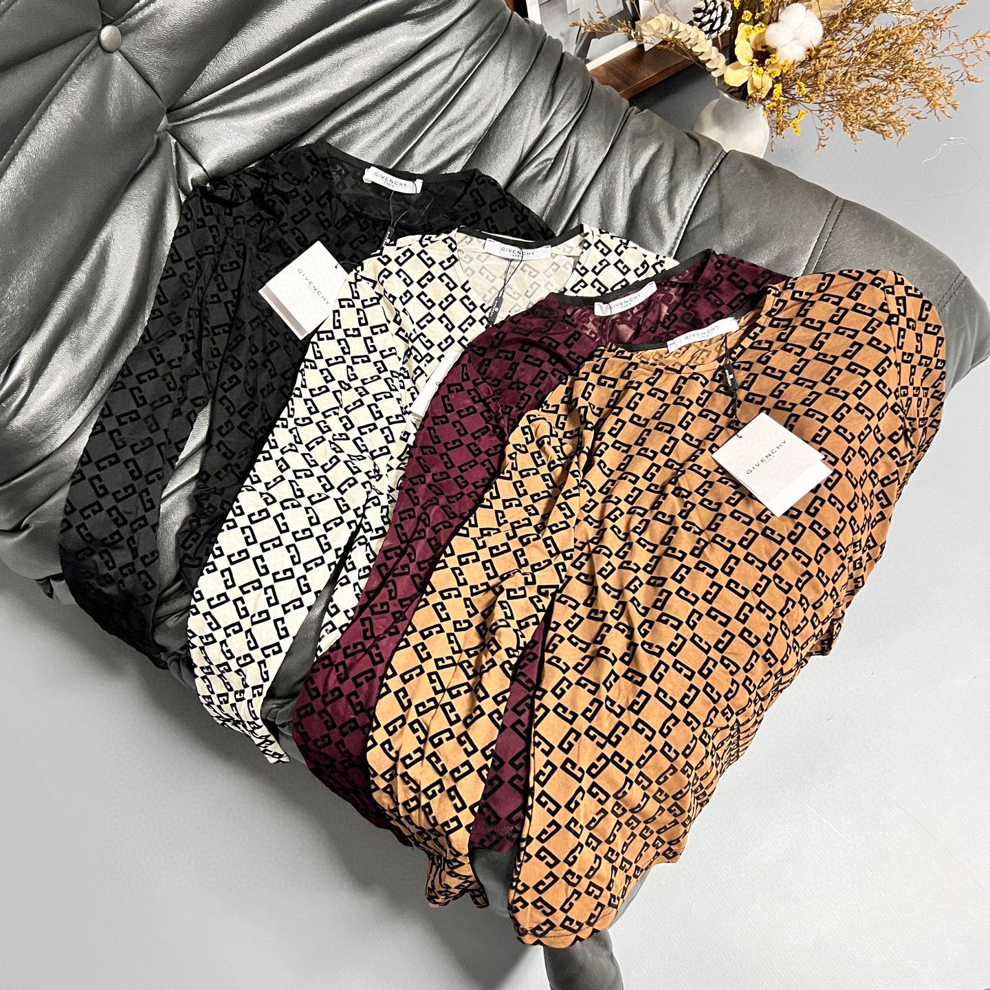 “25th Nebraska Classic Single-Rate Female Suit in Black, White, Wine Red, and Camel Velvet” - 图片 1