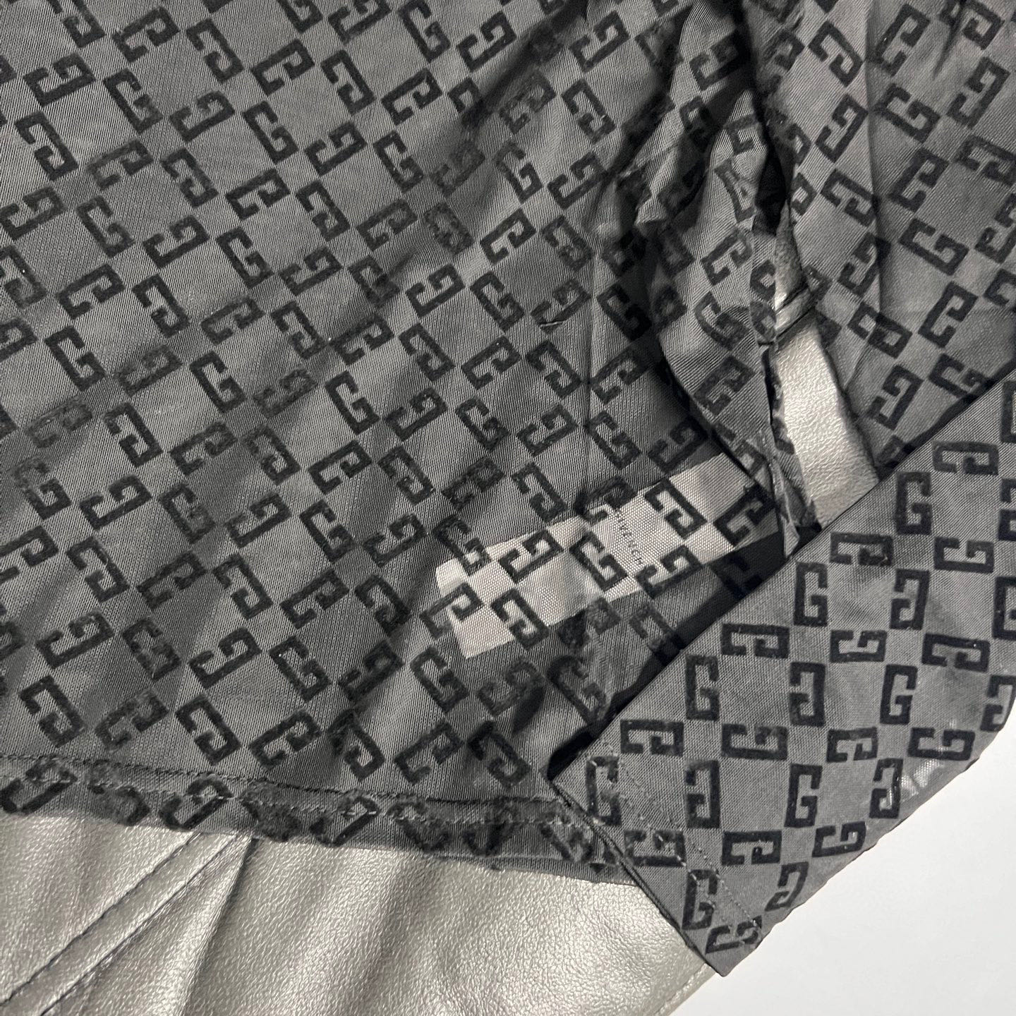 “25th Nebraska Classic Single-Rate Female Suit in Black, White, Wine Red, and Camel Velvet” - 图片 7