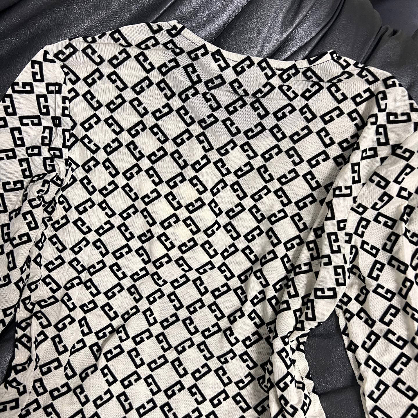 “Nebraska Classic Single-Rate Female Suit: Black, White, Wine Red, Camel Velvet in SMLXL Sizes” - 图片 8