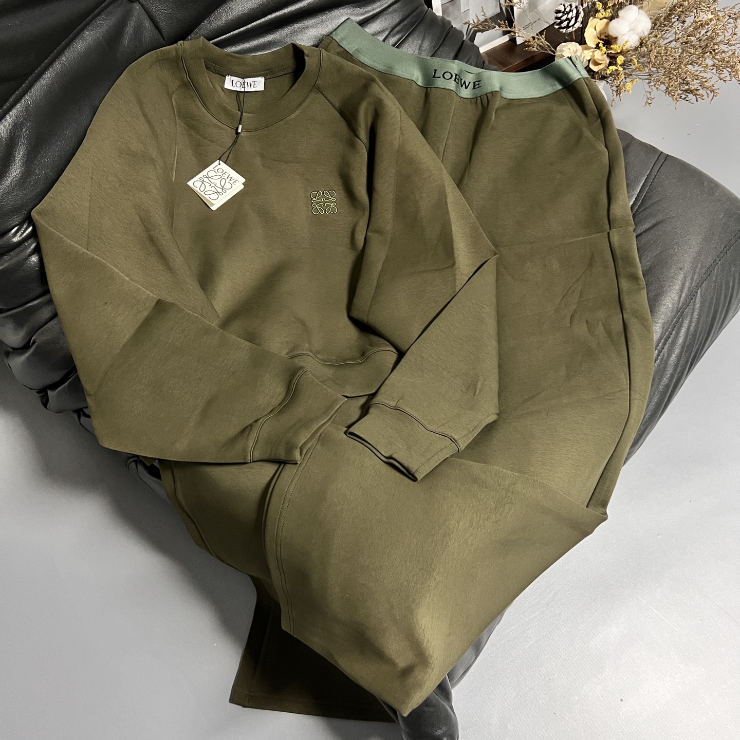 Olive Green Suit Set: Simple, Cozy, and Versatile for Daily Wear and Work – Sizes S, M, L - 图片 1