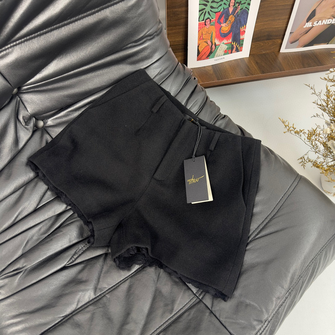 “High-Waist Wool Shorts for Women: Stylish Autumn Suit with Belt and Knight Boots”