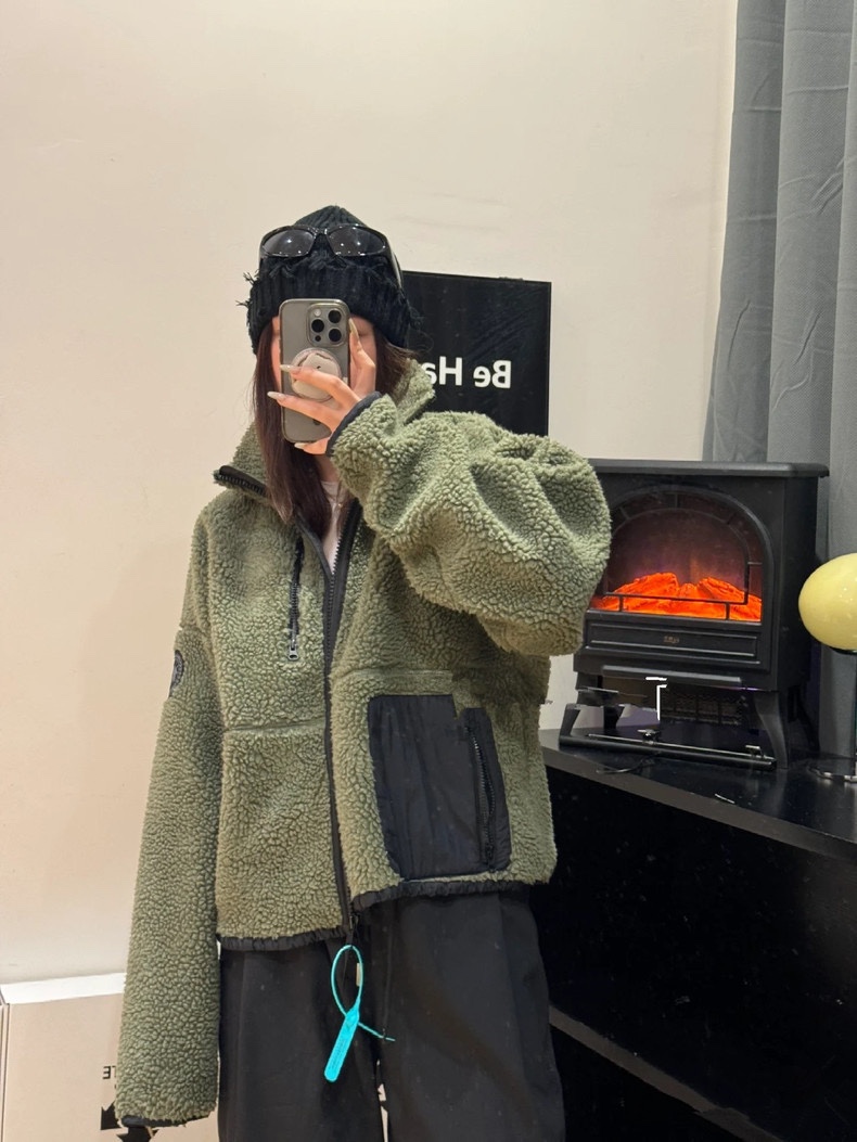 NO:309289,Big goose lamb fur coat, you're fascinated by this green, a color that looks white and looks very white, Jackets & coats, alexander wang19860909大鹅羊羔毛外套,要被这个绿色给迷住啦 超显白显气色的一个颜色,,jackets & coats,alexander wang,Women's clothing