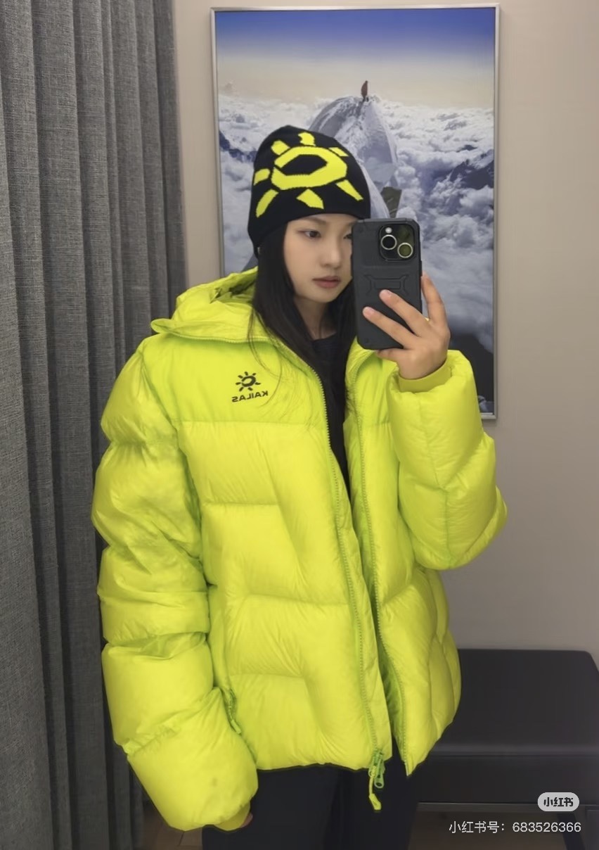 NO:588322,Very eye-catching color,,alexander wang19860909很亮眼的颜色,,alexander wang,Women's clothing