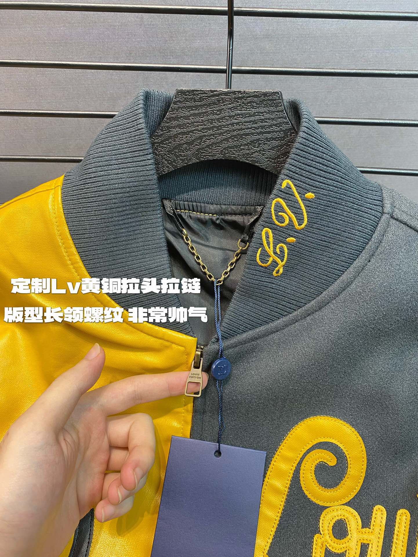 LV Louis Vuitton 23 Collapse Letters: High-level Yellow-Skinned Black Sleeves, Sizes S-XL. - 图片 2