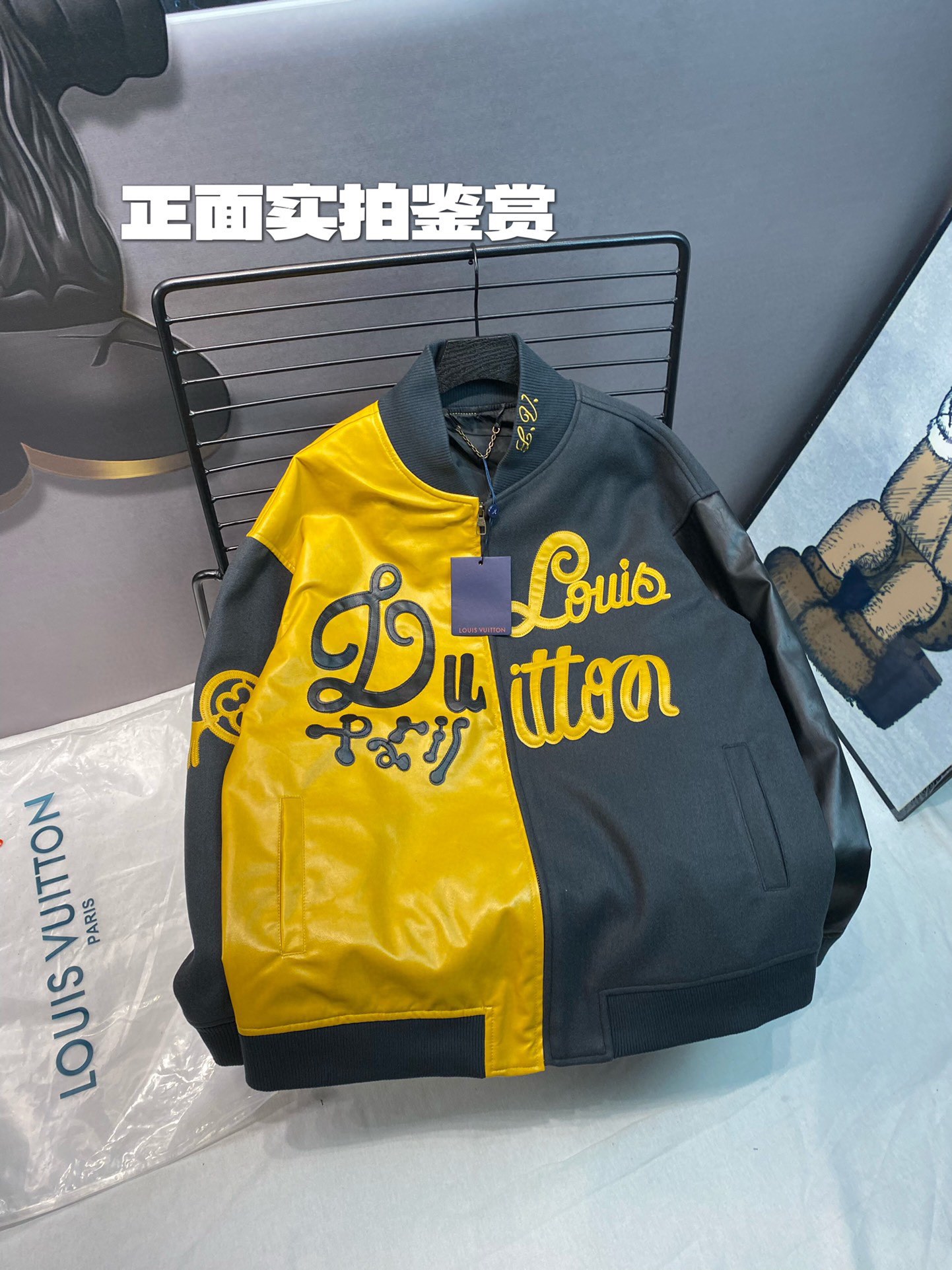 LV Louis Vuitton 23 Collapse Letters: High-level Yellow-Skinned Black Sleeves, Sizes S-XL.