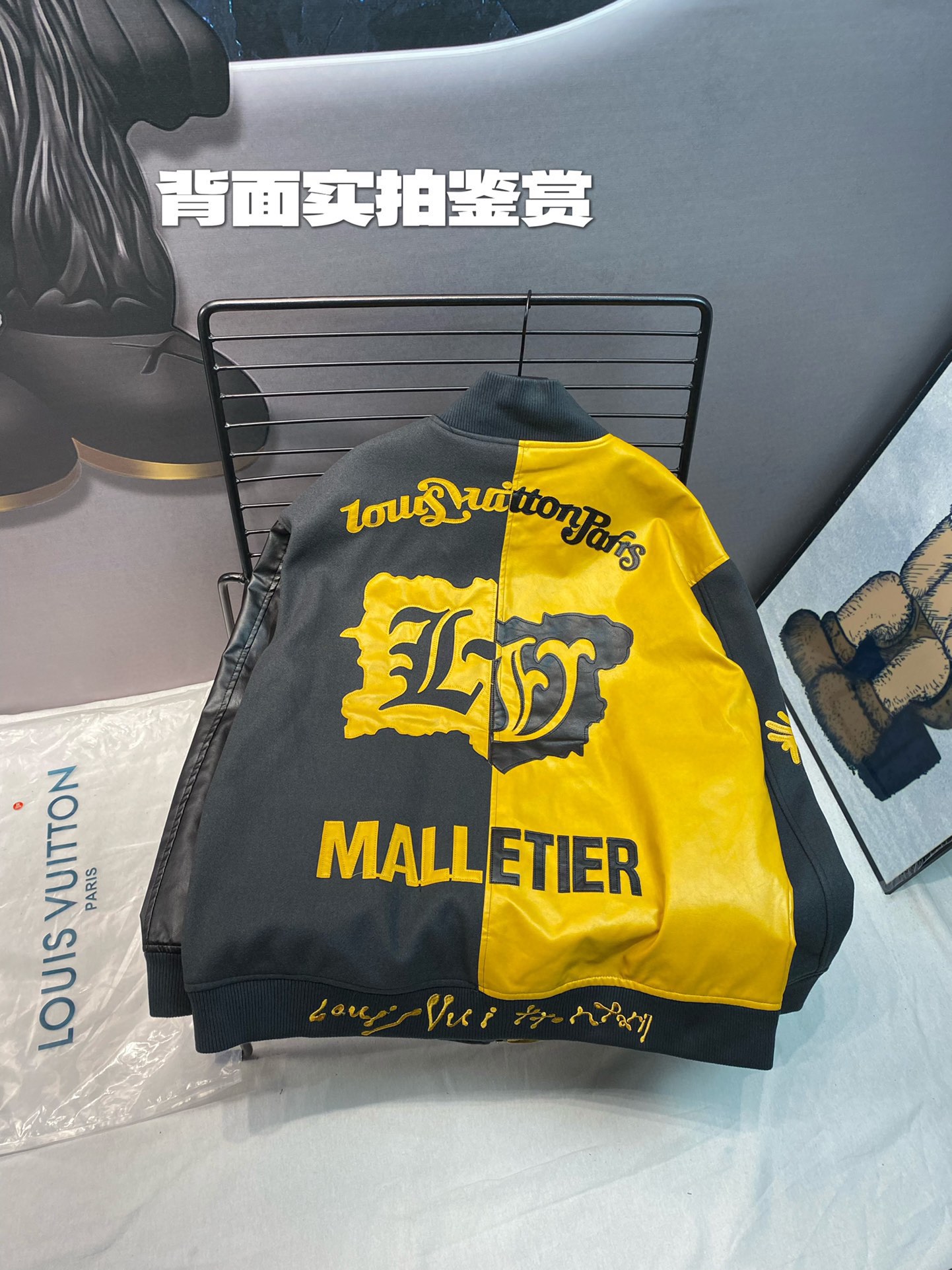 LV Louis Vuitton 23 Collapse Letters: High-level Yellow-Skinned Black Sleeves, Sizes S-XL. - 图片 3