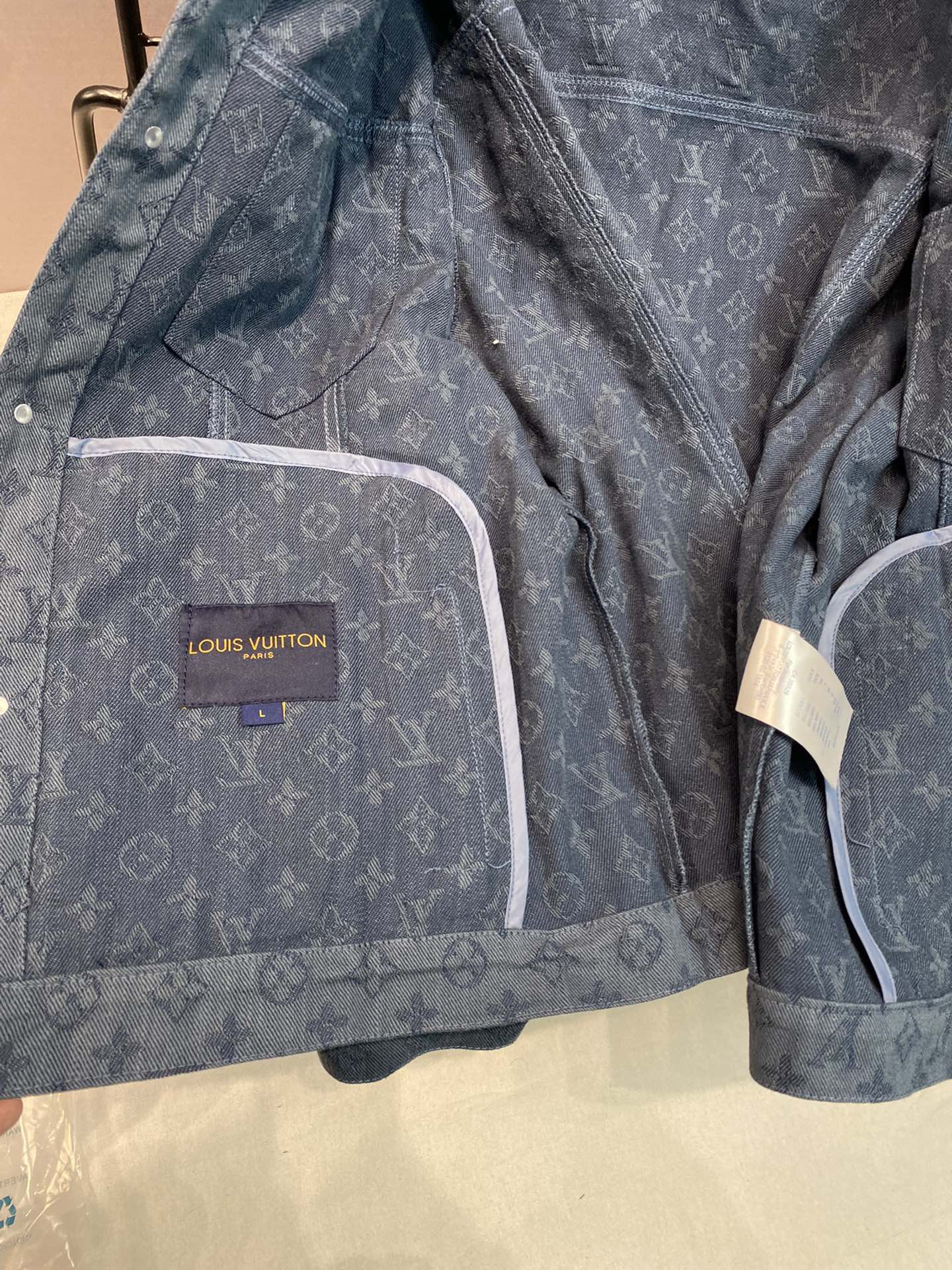 Louis Vuitton Cowboy Jacket: Classic Design with LV Logo, High Quality, Noble Color - 图片 8