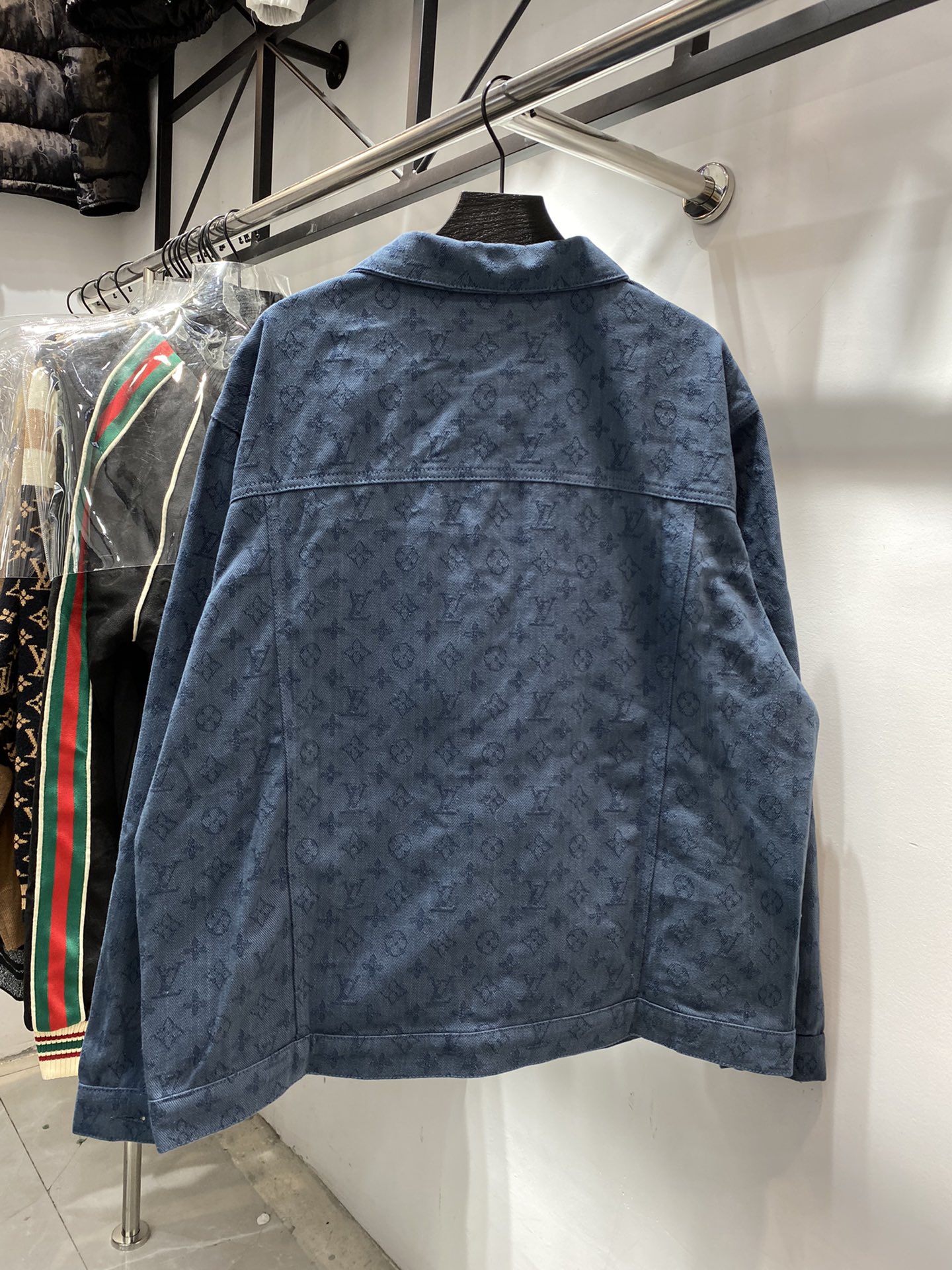 Louis Vuitton Cowboy Jacket: Classic Design with LV Logo, High Quality, Noble Color - 图片 6