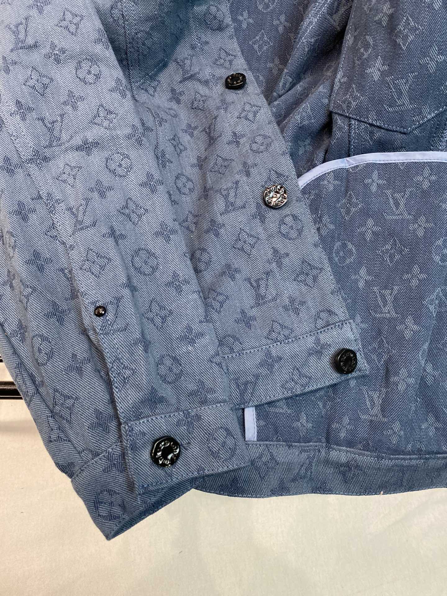 Louis Vuitton Cowboy Jacket: Classic Design with LV Logo, High Quality, Noble Color - 图片 9