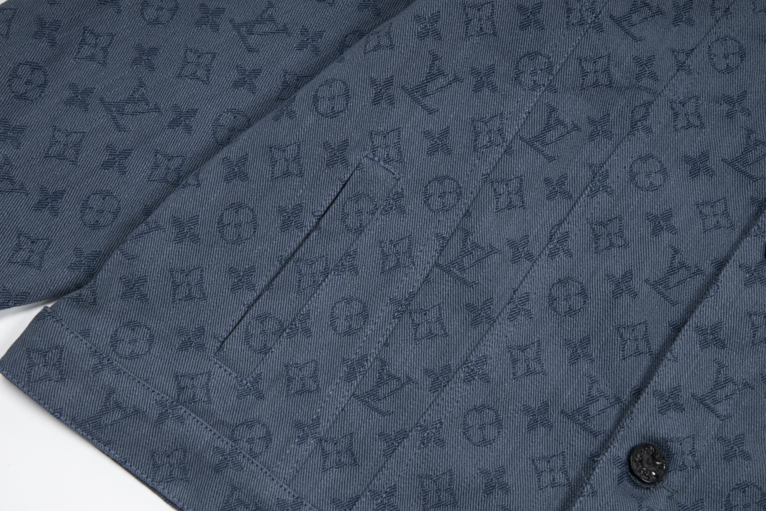 Louis Vuitton Cowboy Jacket: Classic Logo Design, High Quality, Asian Style. - 图片 9