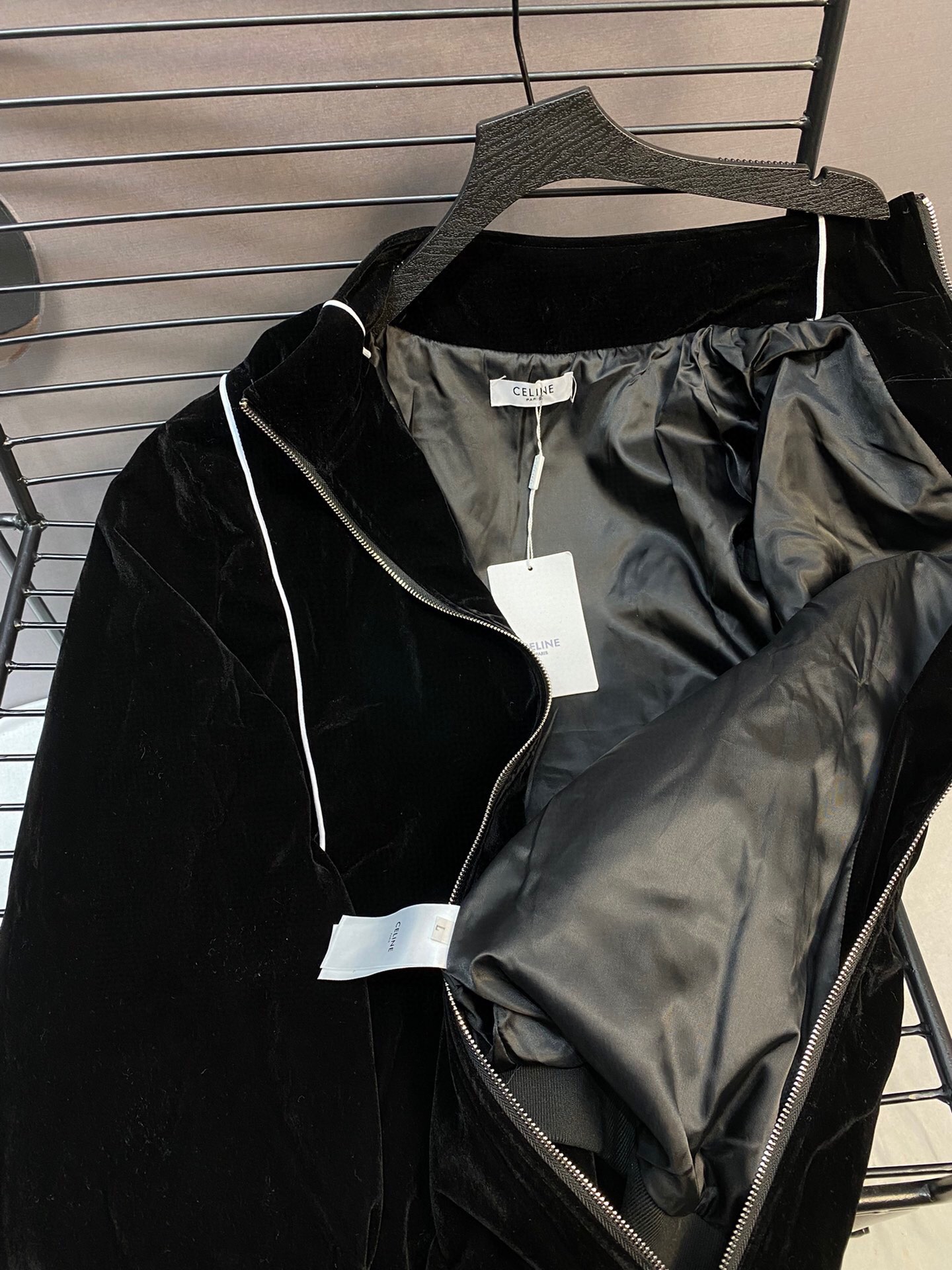 Celine 2022 Spring Fall Black Velvet Jacket: LV Connection, Car Logo Influence - 图片 8