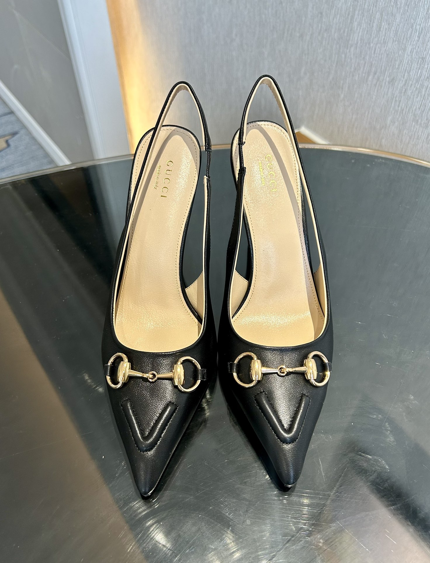 NO:173132,Gucci new style / horse-bit light-mouth sandals pointed toe, elastic straps and cat heel complement each other, creating a comfortable and fit style design!  The back lace-up light-mouth shoes pour in the essence of the design. The upper imported high-end G G canvas, inner lining/foot pad full grain pattern high-end lambskin, sole, top Italian leather sole, heel height 10.5cm, size 35-42 (customized for 40/41/42, no return or exchange), sandals, gucci, sandals, sheepskin19860909Gucci 古奇家新款 / 马衔扣浅口凉鞋尖头,松紧绑带和猫跟相辅相成,造就舒服贴合的版型设计！ 后系带浅口鞋倾注设计精髓. 鞋面进口高档G G帆布 内里/垫脚全粒纹高档小羊皮 鞋底意大利顶级真皮底 跟高10.5cm 配码35-42（40/41/42定做不退换）,凉鞋,gucci,sandals,sheepskin,Women's Shoes