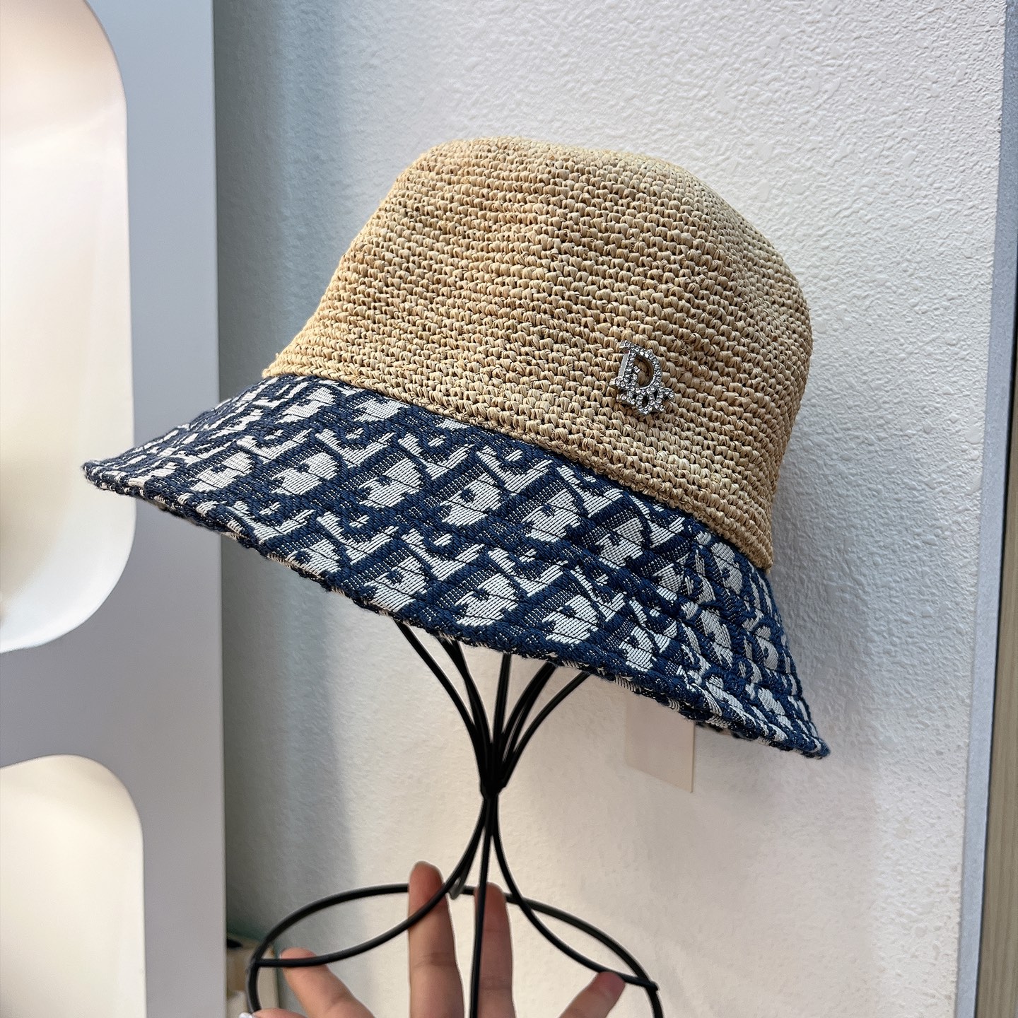 NO:346959,[DIOR] New simple fisherman hat with volume, new model shipped, big brand models are super easy to match, buy it now!  Hat straw hat fisherman hat baseball hat, hat, dior, dior, espadrilles, hats【DIOR迪奥】新款走量简约渔夫帽,新款出货,大牌款超好搭配,赶紧入手！帽子草帽渔夫帽棒球帽,帽子,dior,dior,espadrilles,hats,hat