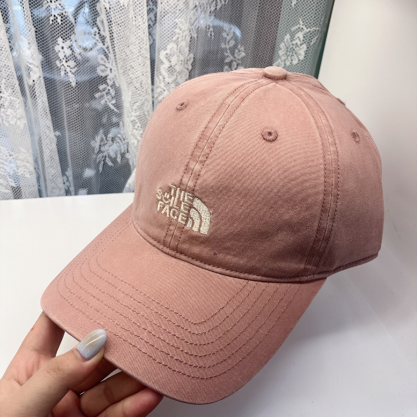 
北面♥️棒球帽🧢官网新品棒球帽，原单品质火爆来袭 。🎩 工艺非常精美 高档大气上档次！低调奢华，方便携