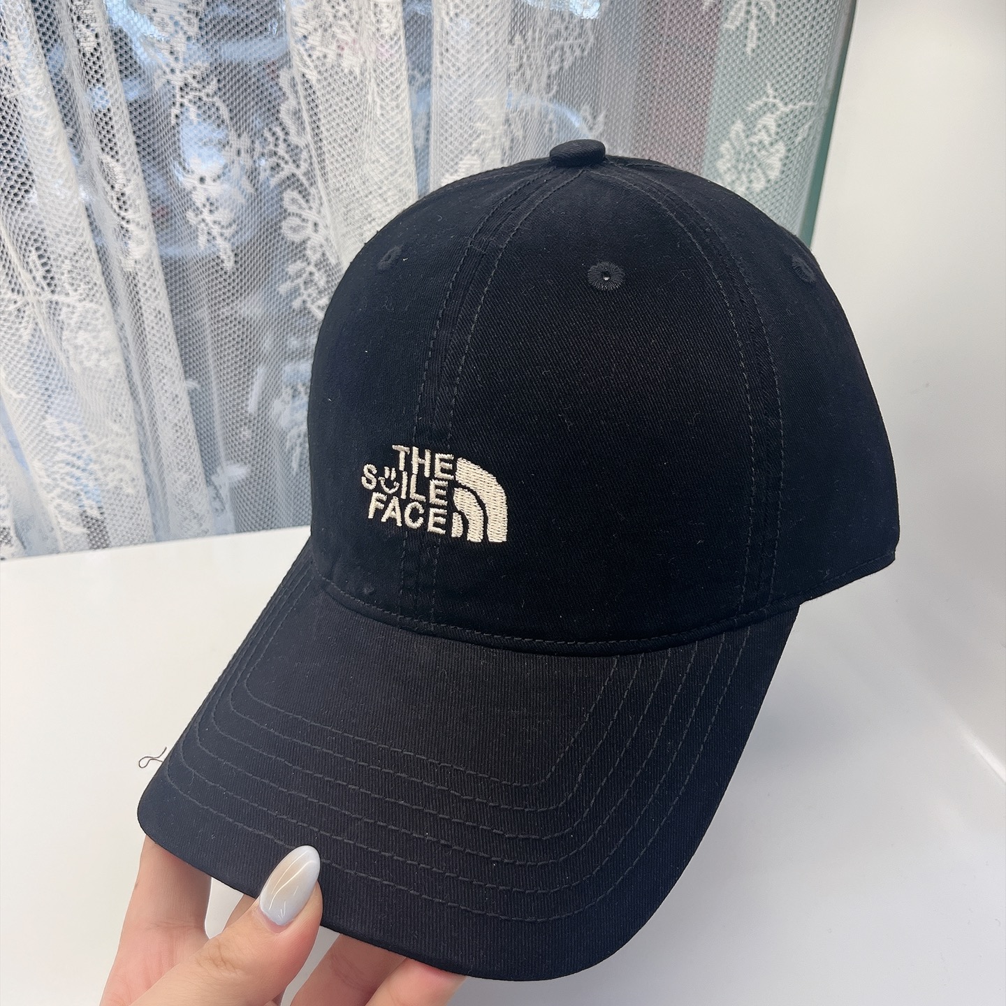 
北面♥️棒球帽🧢官网新品棒球帽，原单品质火爆来袭 。🎩 工艺非常精美 高档大气上档次！低调奢华，方便携
