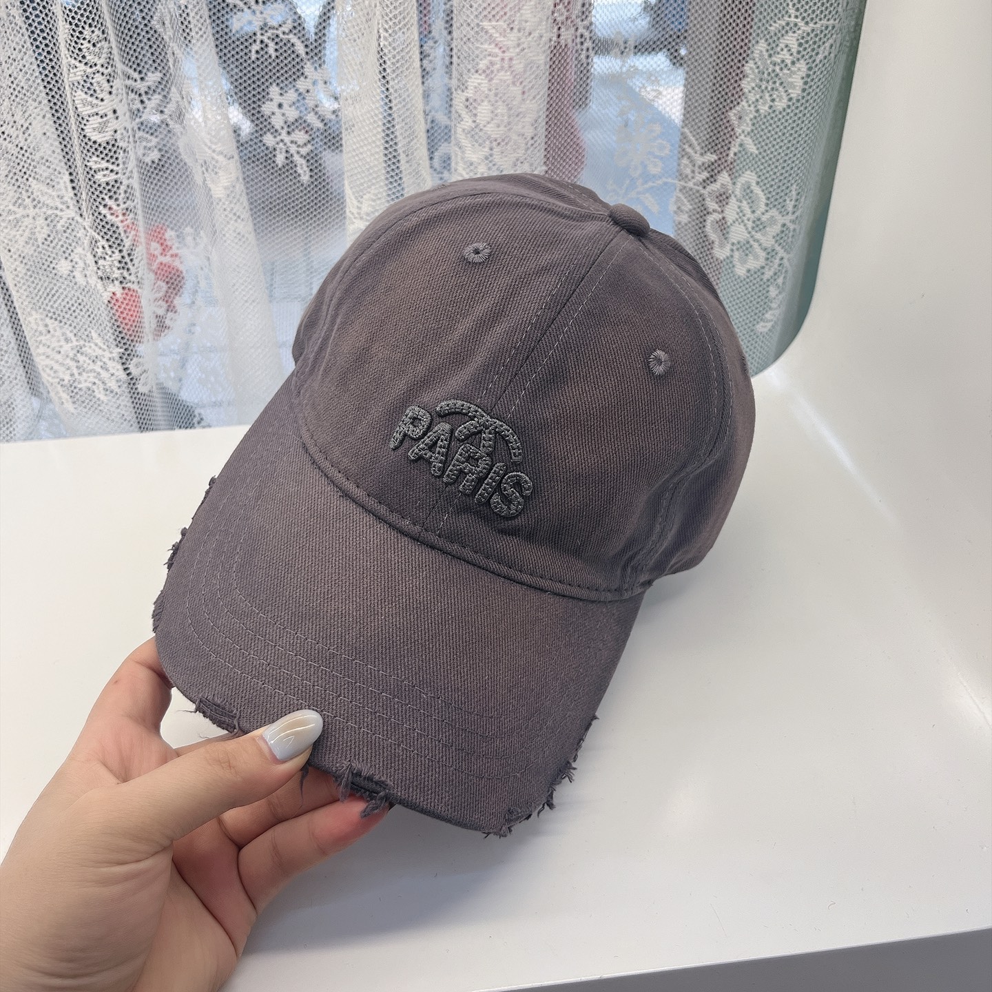 
潮牌🧢官网新品，棒球帽，原单品质火爆来袭 。🎩 工艺非常精美 高档大气上档次！低调奢华，方便携带！跑量