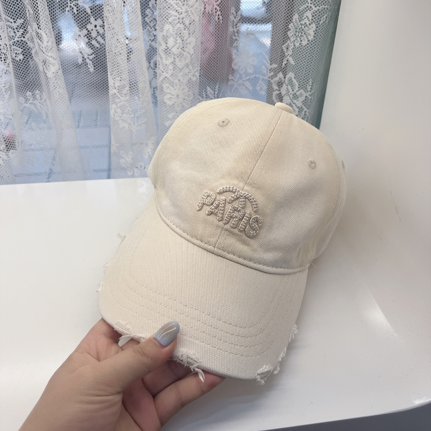 
潮牌🧢官网新品，棒球帽，原单品质火爆来袭 。🎩 工艺非常精美 高档大气上档次！低调奢华，方便携带！跑量
