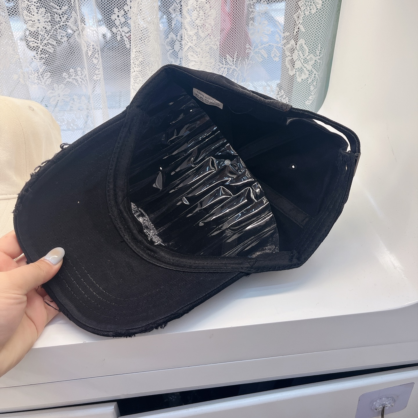 
潮牌🧢官网新品，棒球帽，原单品质火爆来袭 。🎩 工艺非常精美 高档大气上档次！低调奢华，方便携带！跑量