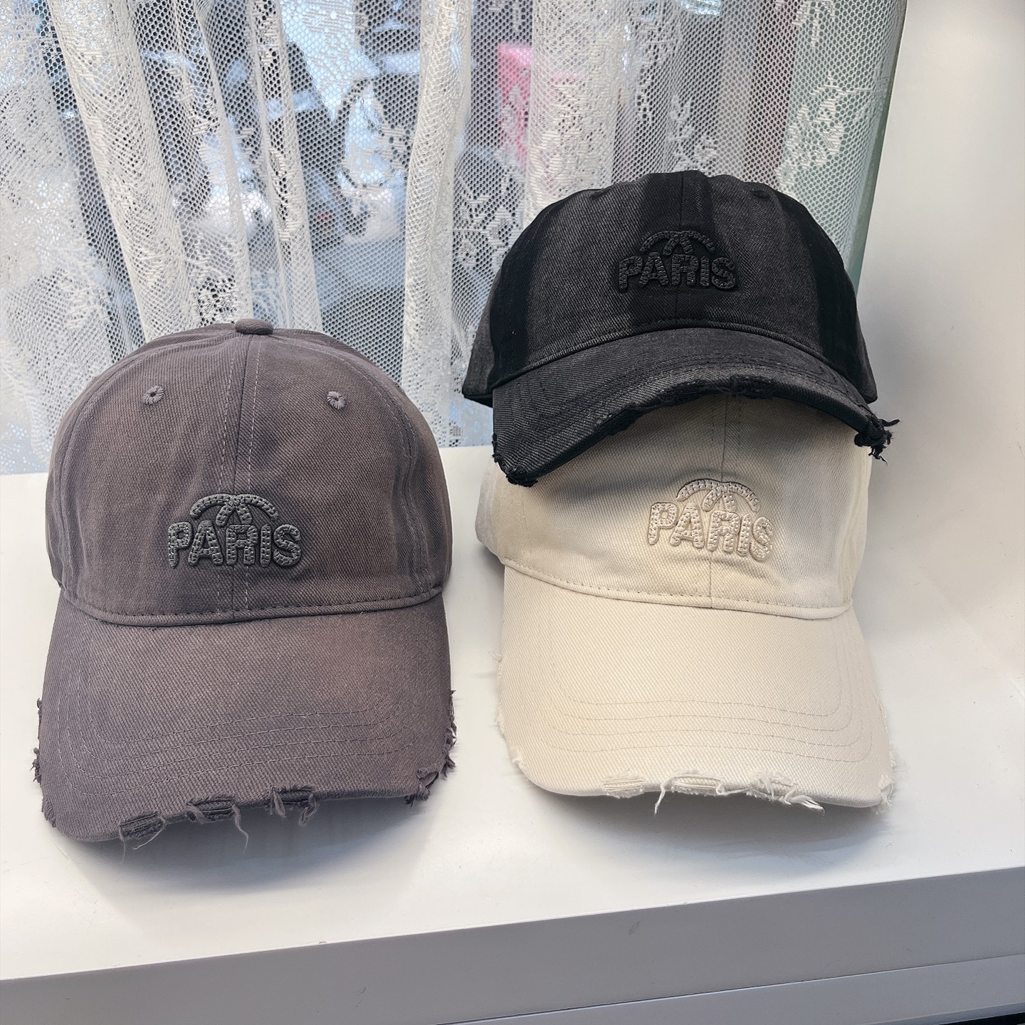
潮牌🧢官网新品，棒球帽，原单品质火爆来袭 。🎩 工艺非常精美 高档大气上档次！低调奢华，方便携带！跑量