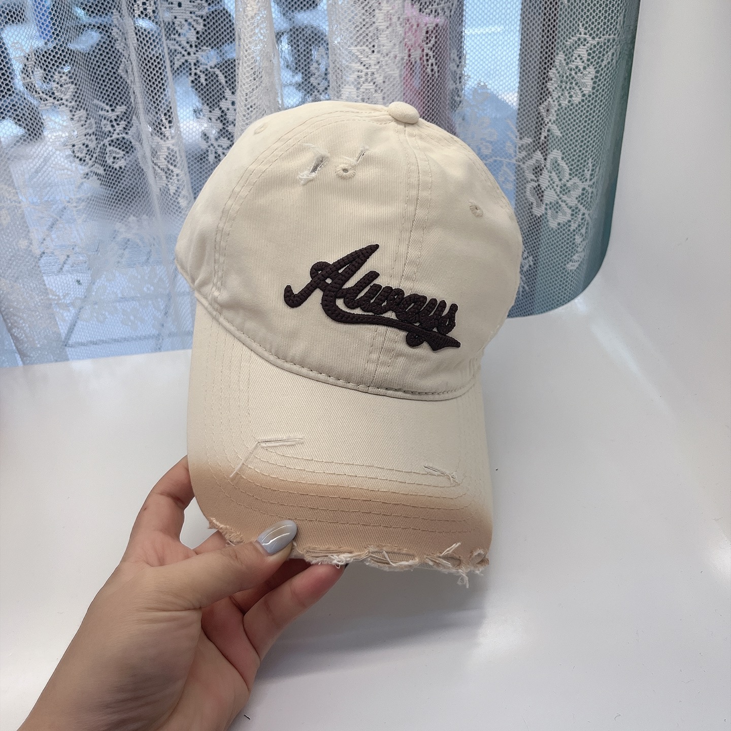 
潮牌🧢官网新品，棒球帽，原单品质火爆来袭 。🎩 工艺非常精美 高档大气上档次！低调奢华，方便携带！跑量