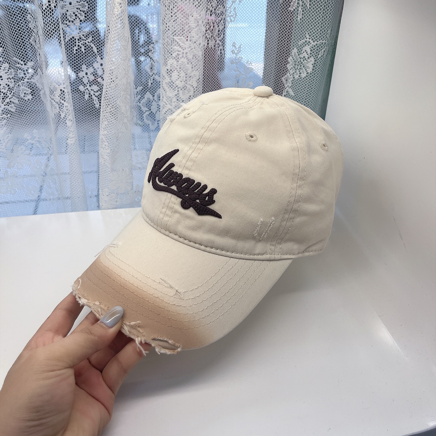 
潮牌🧢官网新品，棒球帽，原单品质火爆来袭 。🎩 工艺非常精美 高档大气上档次！低调奢华，方便携带！跑量