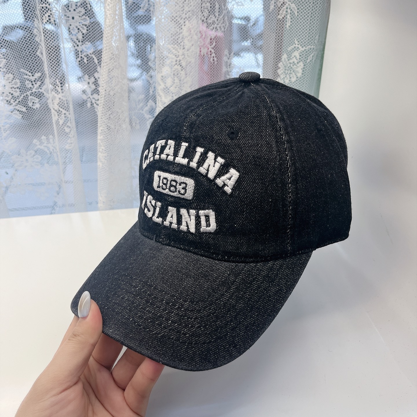 
潮牌🧢官网新品，棒球帽，原单品质火爆来袭 。🎩 工艺非常精美 高档大气上档次！低调奢华，方便携带！跑量