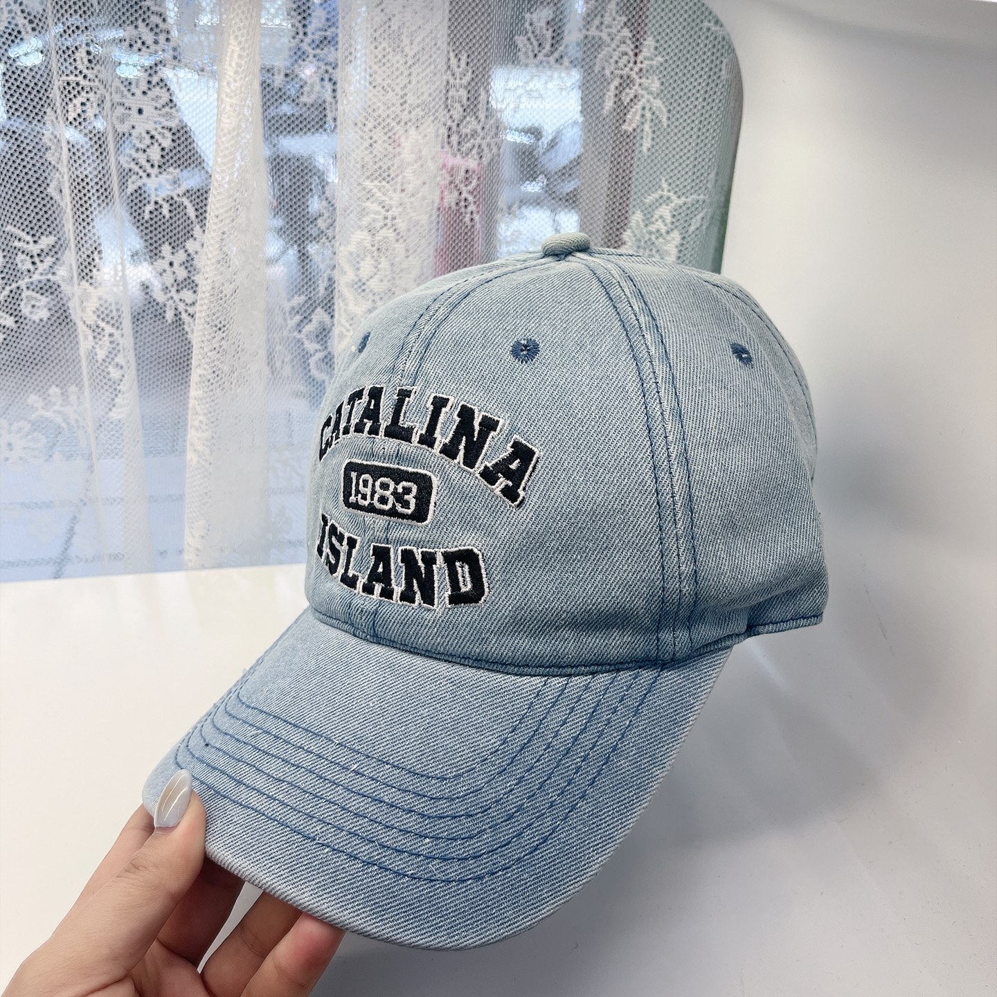 
潮牌🧢官网新品，棒球帽，原单品质火爆来袭 。🎩 工艺非常精美 高档大气上档次！低调奢华，方便携带！跑量