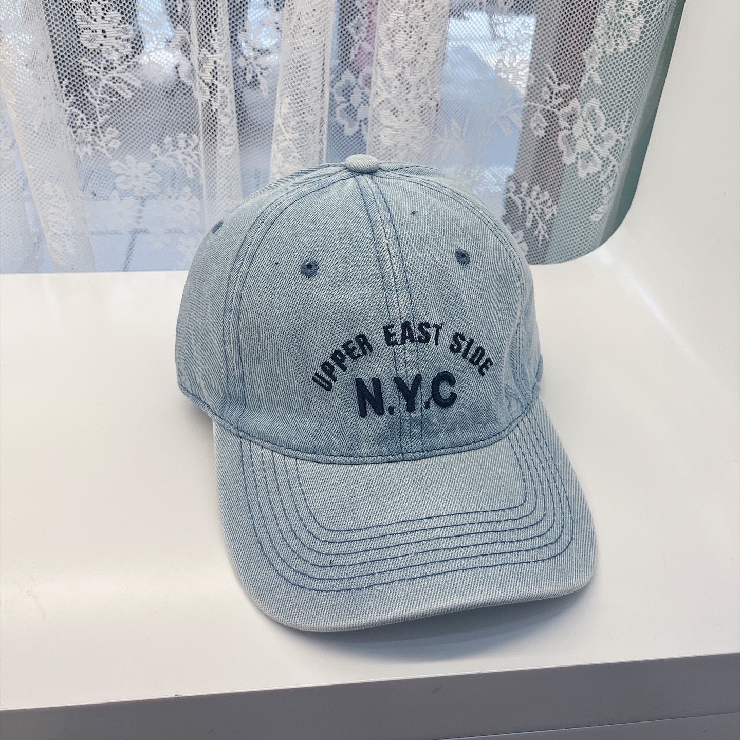 
潮牌🧢官网新品，棒球帽，原单品质火爆来袭 。🎩 工艺非常精美 高档大气上档次！低调奢华，方便携带！跑量