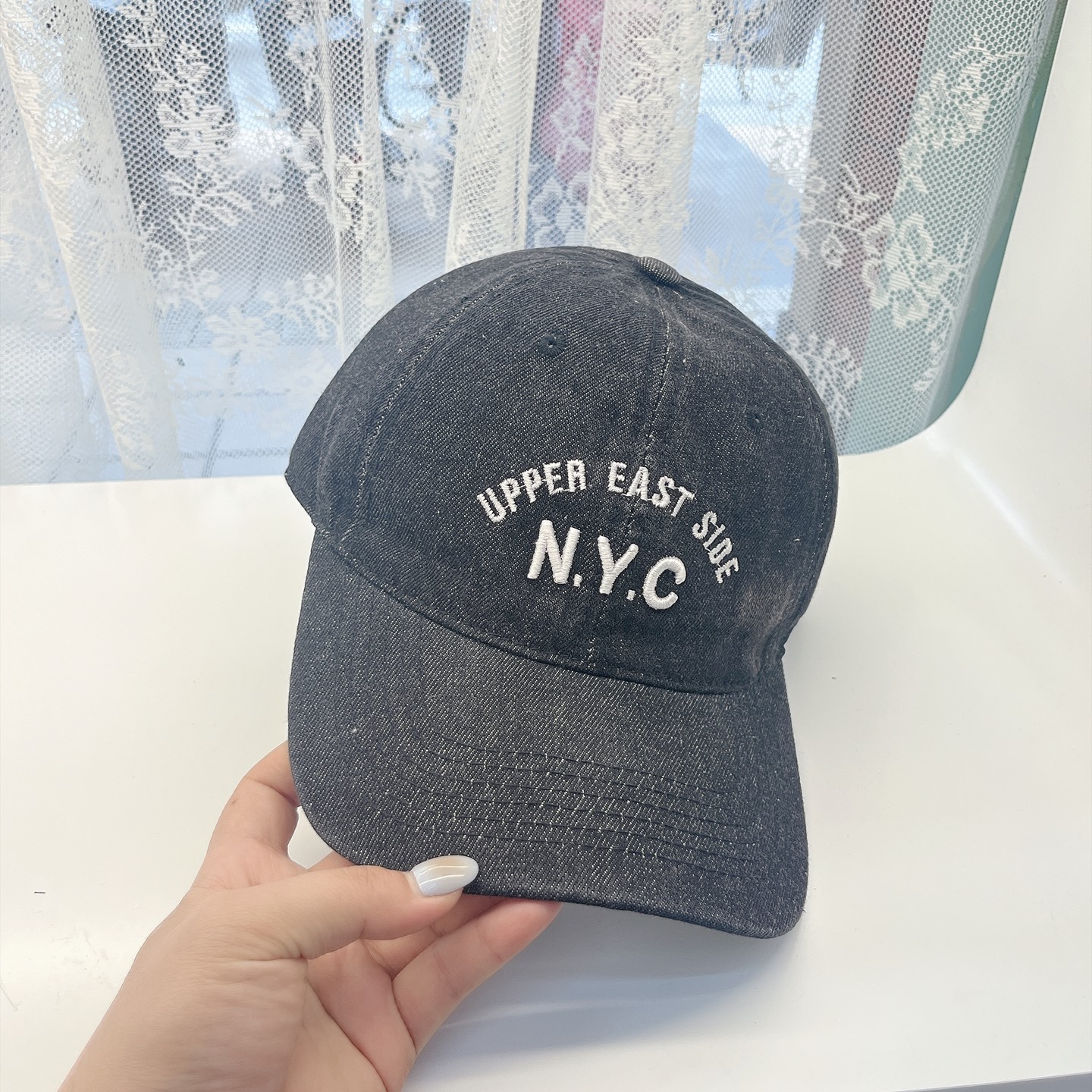 
潮牌🧢官网新品，棒球帽，原单品质火爆来袭 。🎩 工艺非常精美 高档大气上档次！低调奢华，方便携带！跑量