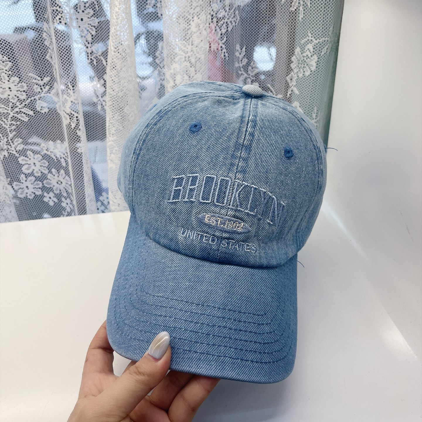 
潮牌🧢官网新品，棒球帽，原单品质火爆来袭 。🎩 工艺非常精美 高档大气上档次！低调奢华，方便携带！跑量