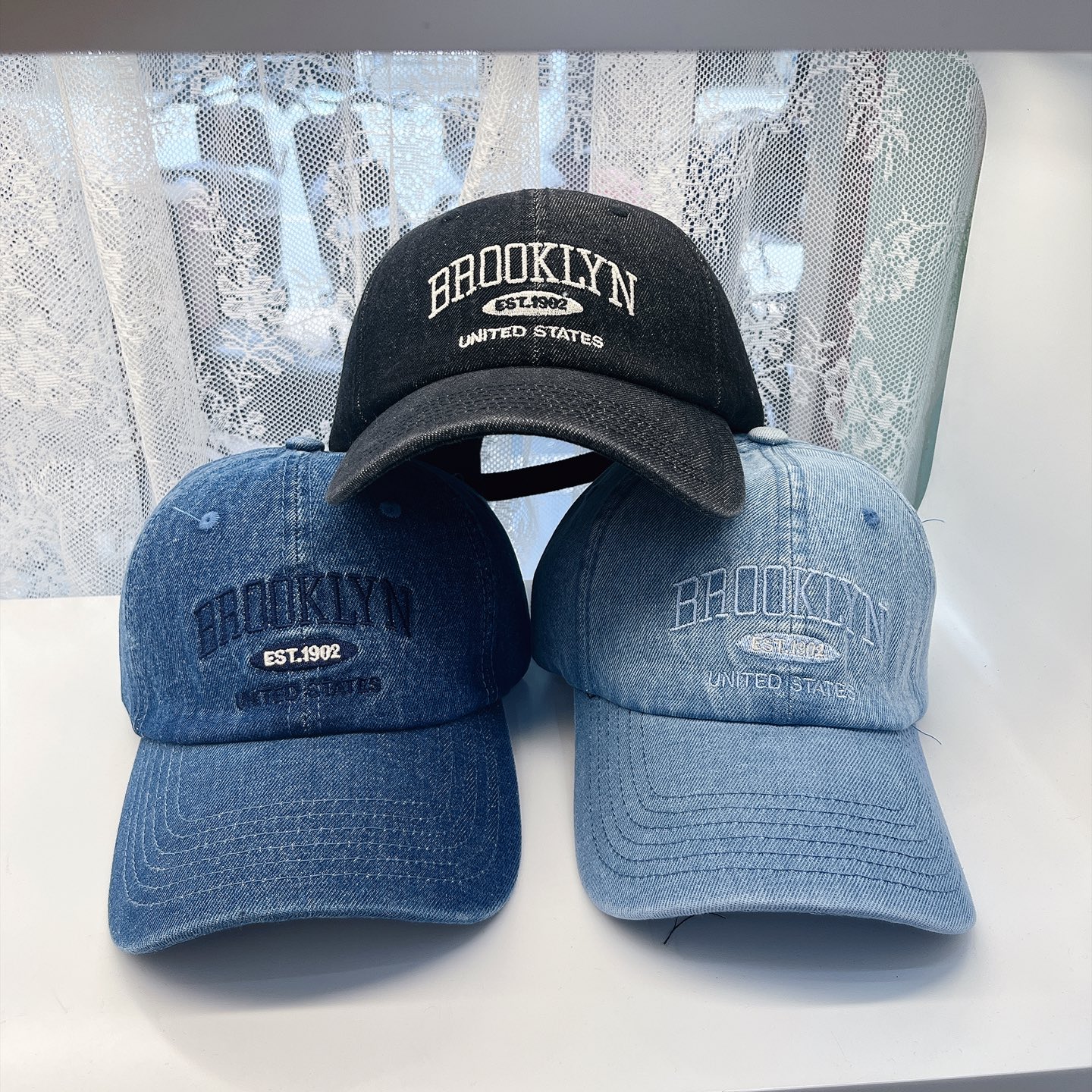 
潮牌🧢官网新品，棒球帽，原单品质火爆来袭 。🎩 工艺非常精美 高档大气上档次！低调奢华，方便携带！跑量