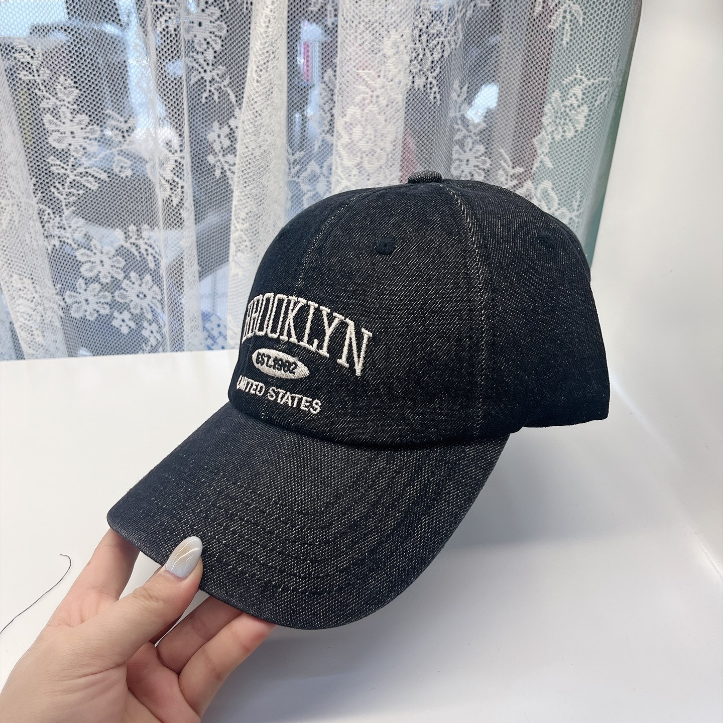 
潮牌🧢官网新品，棒球帽，原单品质火爆来袭 。🎩 工艺非常精美 高档大气上档次！低调奢华，方便携带！跑量
