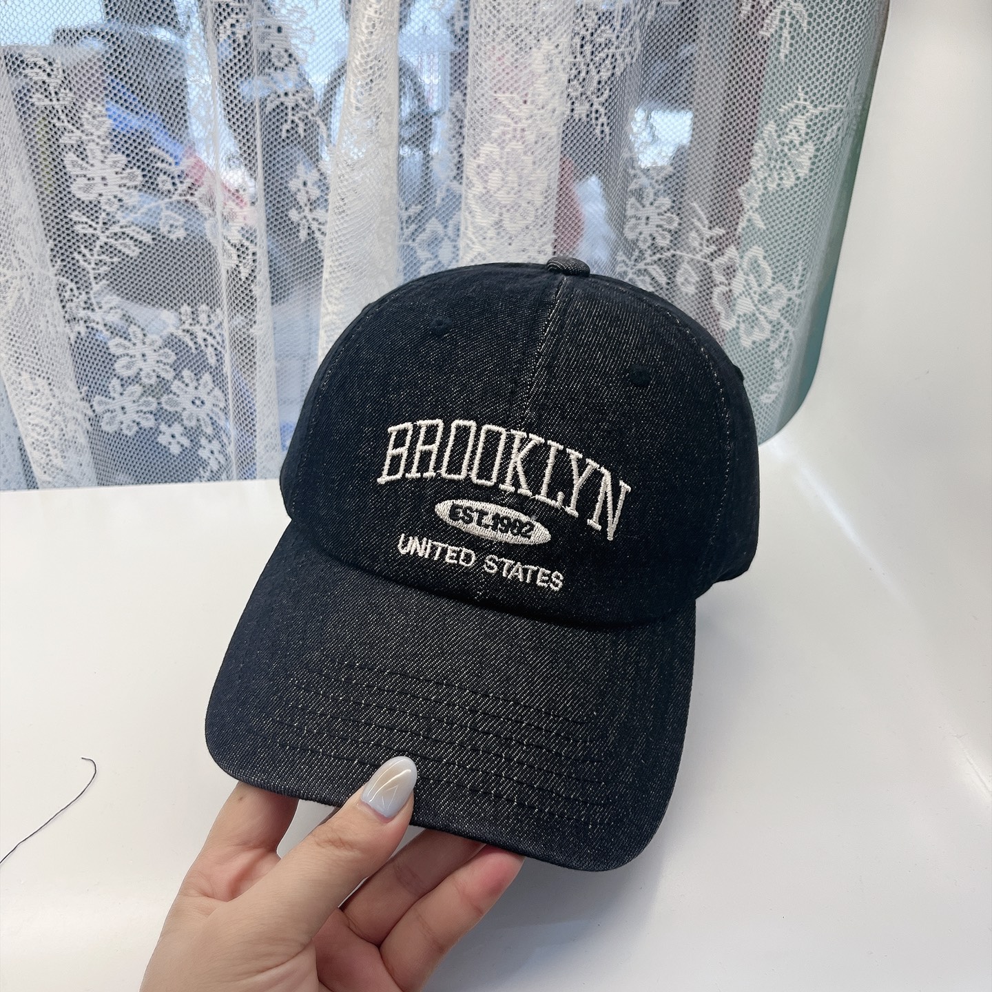 
潮牌🧢官网新品，棒球帽，原单品质火爆来袭 。🎩 工艺非常精美 高档大气上档次！低调奢华，方便携带！跑量