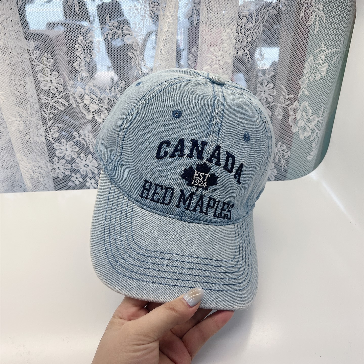 
潮牌🧢官网新品，棒球帽，原单品质火爆来袭 。🎩 工艺非常精美 高档大气上档次！低调奢华，方便携带！跑量