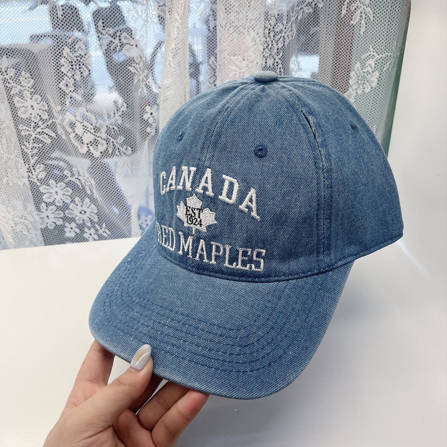 
潮牌🧢官网新品，棒球帽，原单品质火爆来袭 。🎩 工艺非常精美 高档大气上档次！低调奢华，方便携带！跑量