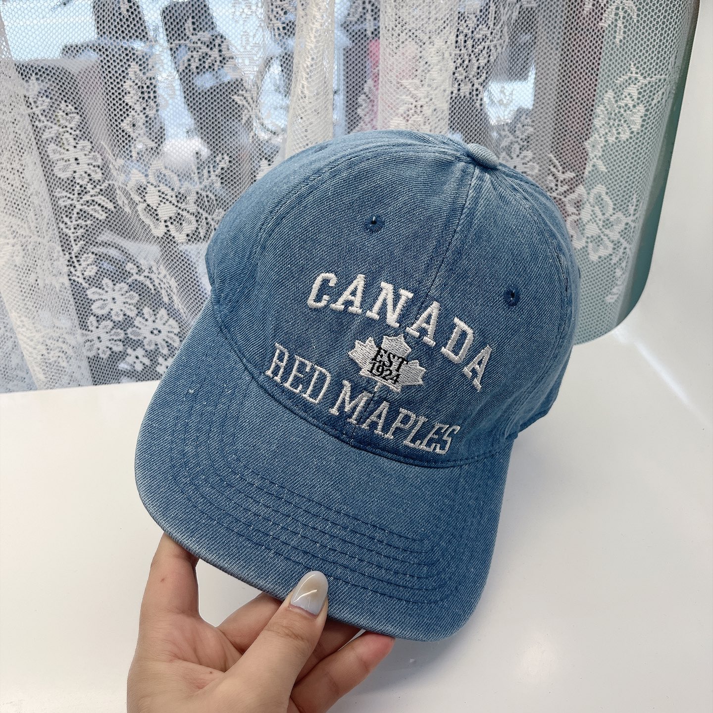 
潮牌🧢官网新品，棒球帽，原单品质火爆来袭 。🎩 工艺非常精美 高档大气上档次！低调奢华，方便携带！跑量